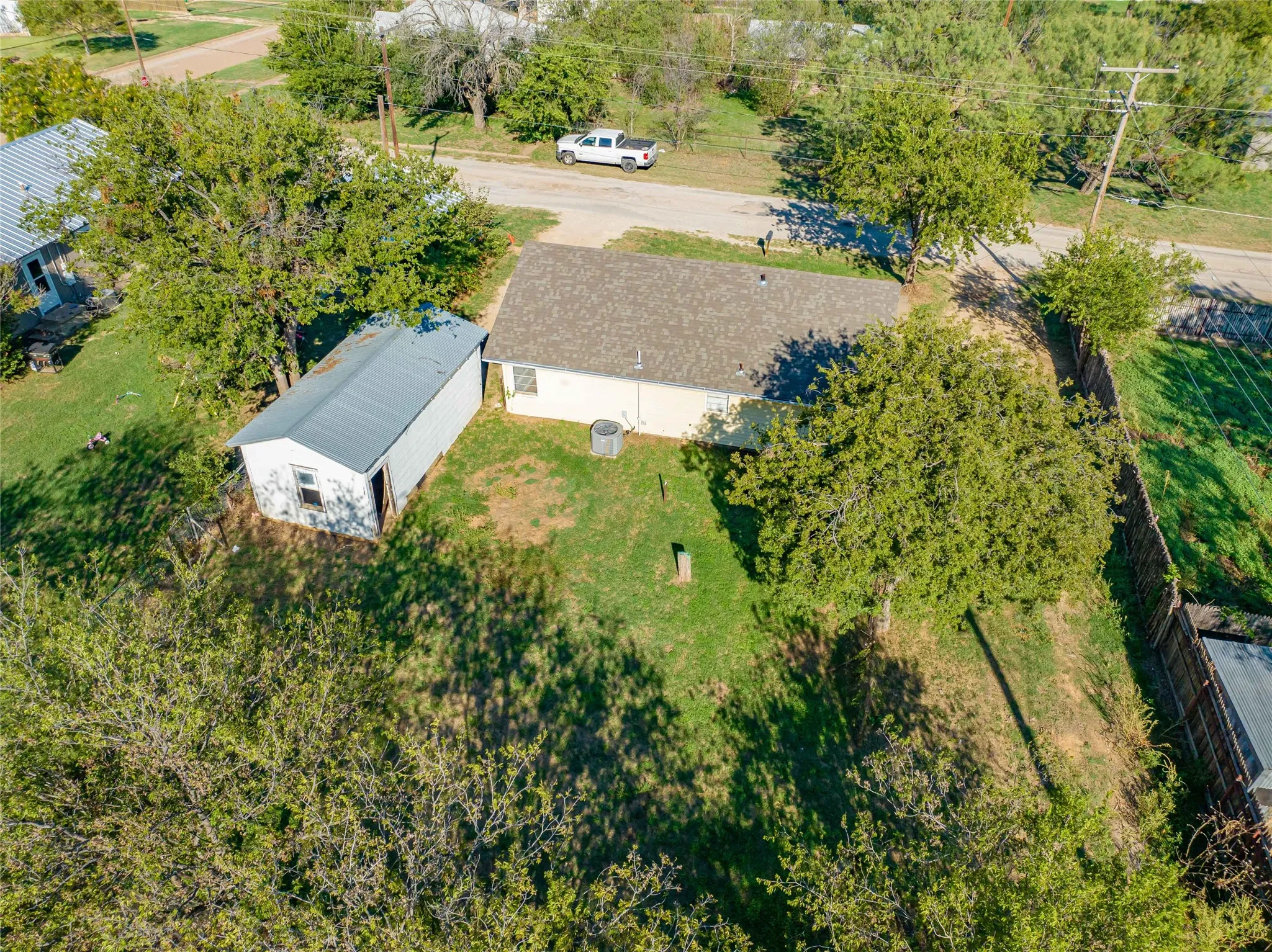 Single Family Residence For Sale in Stephens County , 304 N Geneva Street, Breckenridge, Texas 76424, 2 Bedroom, 1 Bathroom, 2 Garage spaces, 950 Sqft, built in 1930, mls#21267841, Real Estate Agent in Breckenridge, Homes For Sale in Stephens county, Homes For Sale in Breckenridge, Realtor in Breckenridge Texas, Real Estate Brokerage Independent Realty Texas, Luminita Cordes Realtor