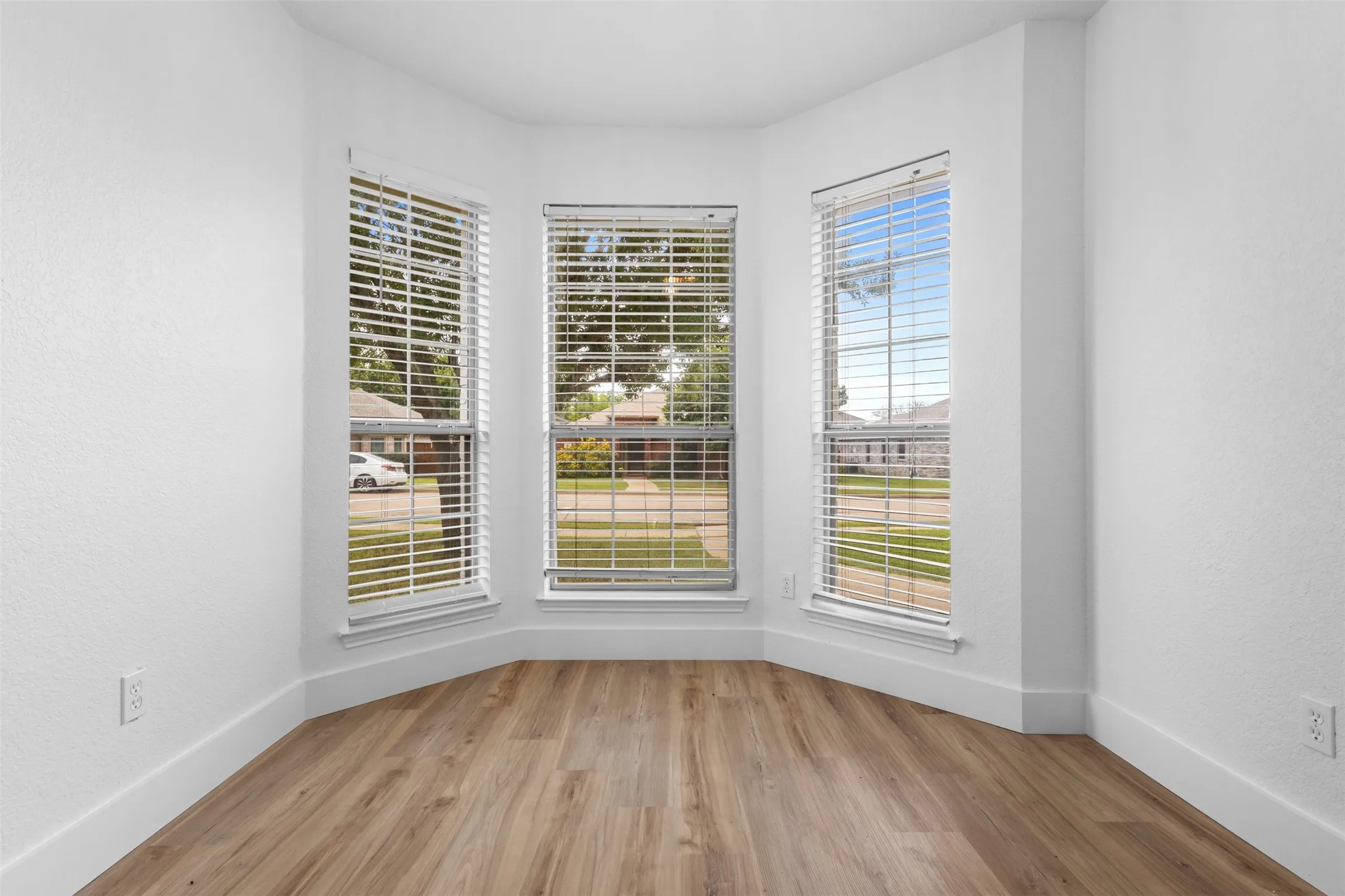 Single Family Residence For Sale in Dallas County , 7205 Airline Drive, Rowlett, Texas 75089, 3 Bedroom, 2 Bathroom, 2 Garage spaces, 1,332 Sqft, built in 1998, Price $320,000, mls#21267909, Real Estate Agent in Rowlett, Homes For Sale in Dallas county, Homes For Sale in Rowlett, Realtor in Rowlett Texas, Real Estate Brokerage Independent Realty Texas, Luminita Cordes Realtor