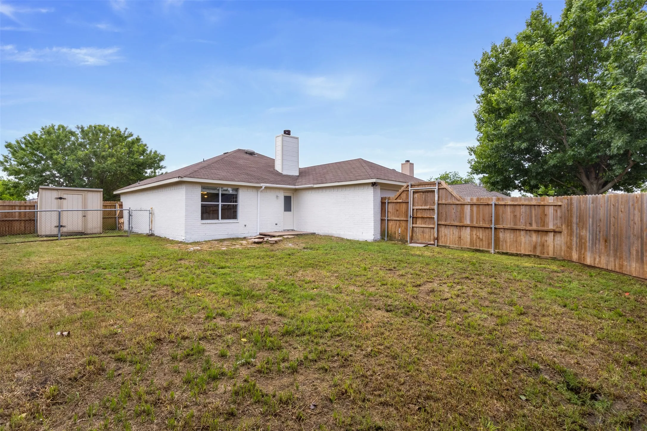 Single Family Residence For Sale in Dallas County , 7205 Airline Drive, Rowlett, Texas 75089, 3 Bedroom, 2 Bathroom, 2 Garage spaces, 1,332 Sqft, built in 1998, Price $320,000, mls#21267909, Real Estate Agent in Rowlett, Homes For Sale in Dallas county, Homes For Sale in Rowlett, Realtor in Rowlett Texas, Real Estate Brokerage Independent Realty Texas, Luminita Cordes Realtor