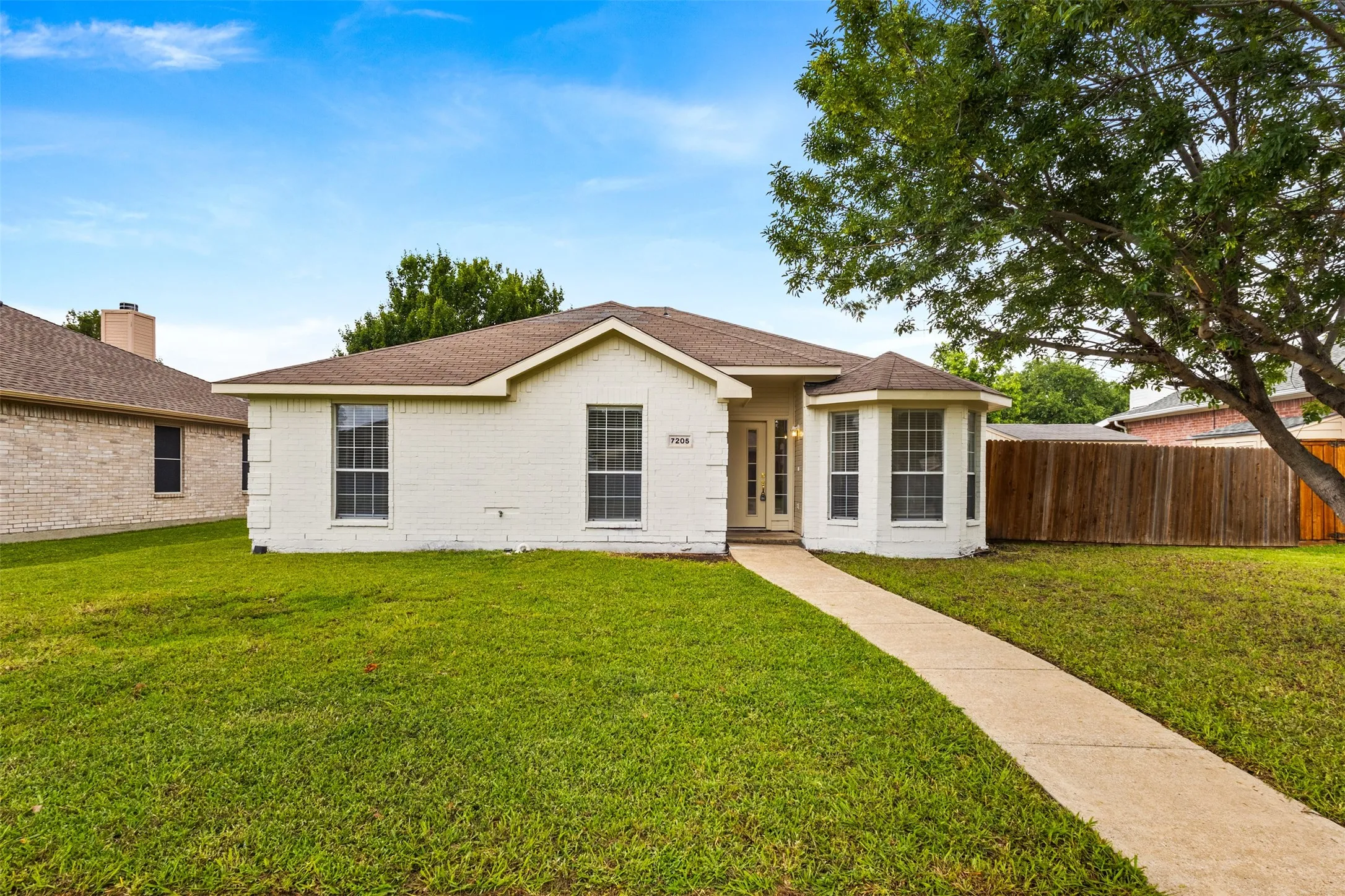 Single Family Residence For Sale in Dallas County , 7205 Airline Drive, Rowlett, Texas 75089, 3 Bedroom, 2 Bathroom, 2 Garage spaces, 1,332 Sqft, built in 1998, Price $320,000, mls#21267909, Real Estate Agent in Rowlett, Homes For Sale in Dallas county, Homes For Sale in Rowlett, Realtor in Rowlett Texas, Real Estate Brokerage Independent Realty Texas, Luminita Cordes Realtor