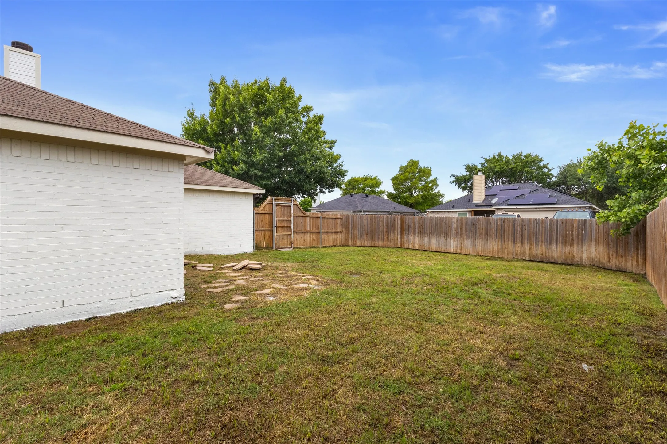 Single Family Residence For Sale in Dallas County , 7205 Airline Drive, Rowlett, Texas 75089, 3 Bedroom, 2 Bathroom, 2 Garage spaces, 1,332 Sqft, built in 1998, Price $320,000, mls#21267909, Real Estate Agent in Rowlett, Homes For Sale in Dallas county, Homes For Sale in Rowlett, Realtor in Rowlett Texas, Real Estate Brokerage Independent Realty Texas, Luminita Cordes Realtor
