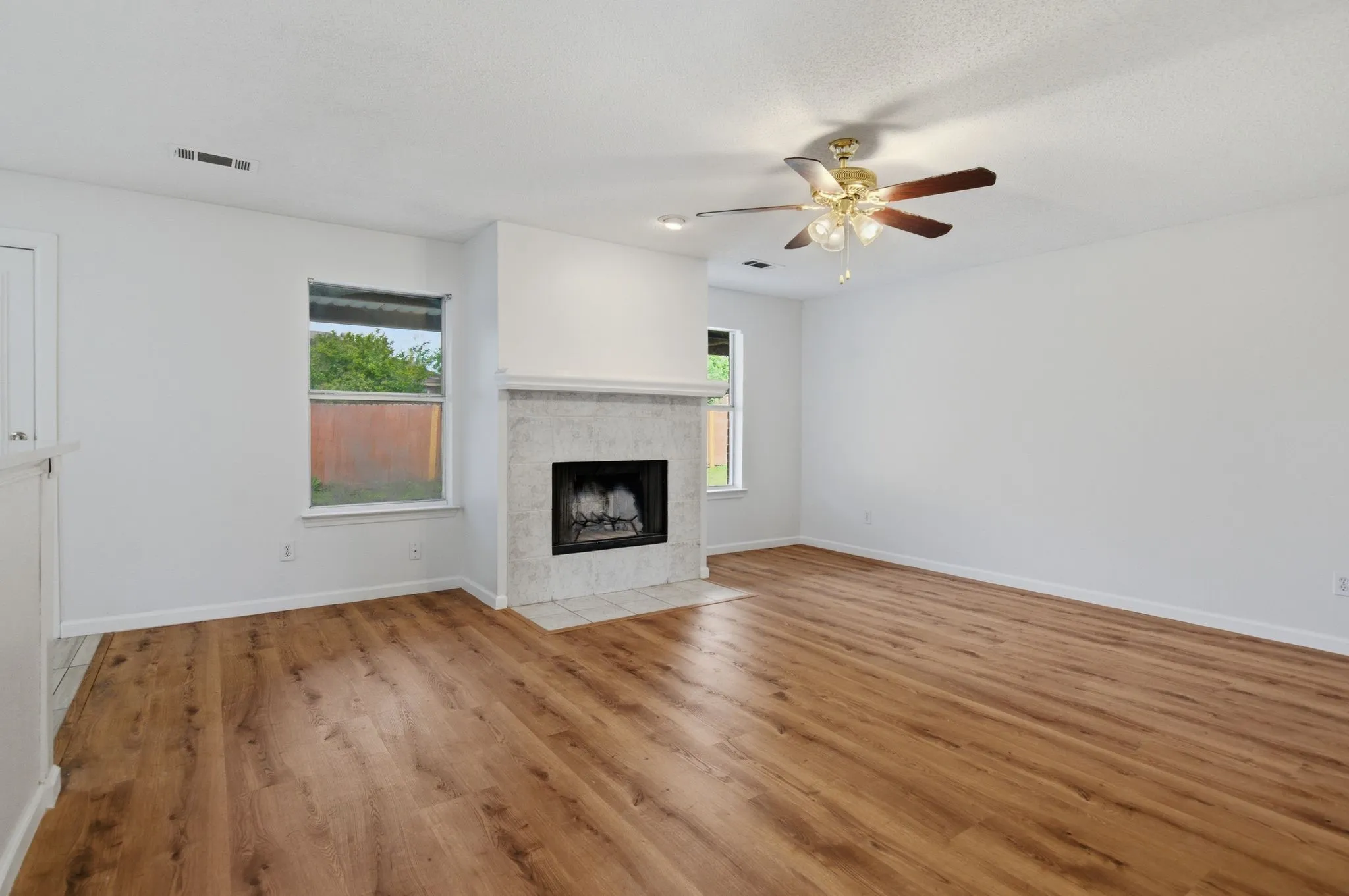 Single Family Residence For Sale in Denton County , 1001 Scenic Drive, Justin, Texas 76247, 4 Bedroom, 3 Bathroom, 2 Garage spaces, 2,552 Sqft, built in 1998, mls#21267726, Real Estate Agent in Justin, Homes For Sale in Denton county, Homes For Sale in Justin, Realtor in Justin Texas, Real Estate Brokerage Independent Realty Texas, Luminita Cordes Realtor