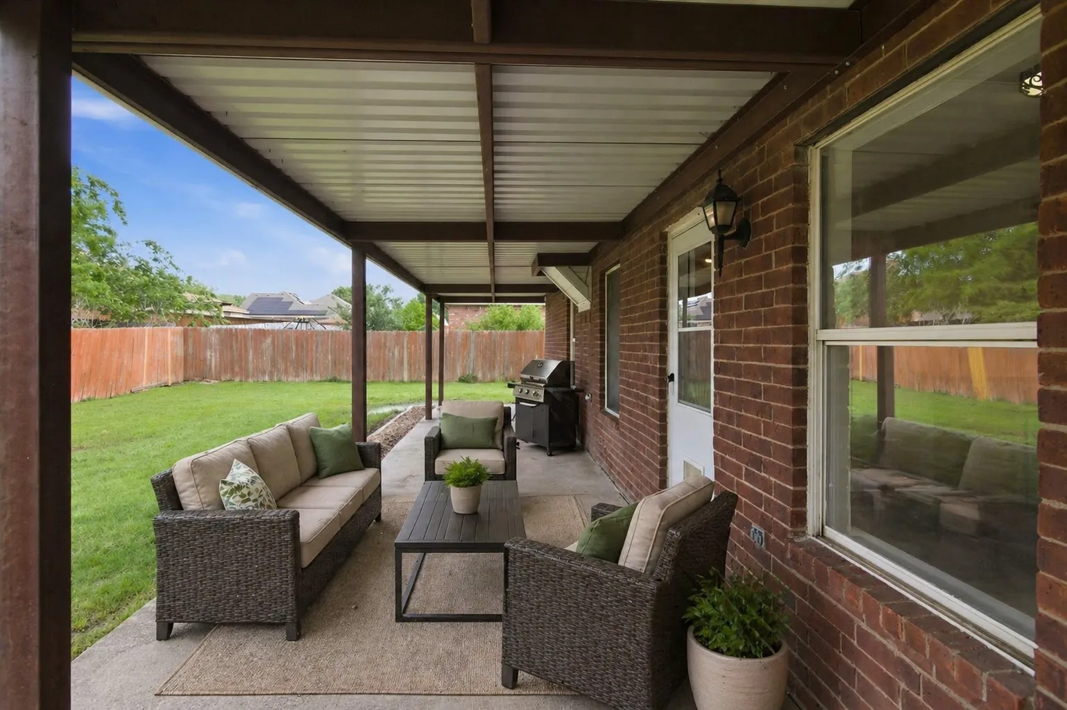 Single Family Residence For Sale in Denton County , 1001 Scenic Drive, Justin, Texas 76247, 4 Bedroom, 3 Bathroom, 2 Garage spaces, 2,552 Sqft, built in 1998, mls#21267726, Real Estate Agent in Justin, Homes For Sale in Denton county, Homes For Sale in Justin, Realtor in Justin Texas, Real Estate Brokerage Independent Realty Texas, Luminita Cordes Realtor