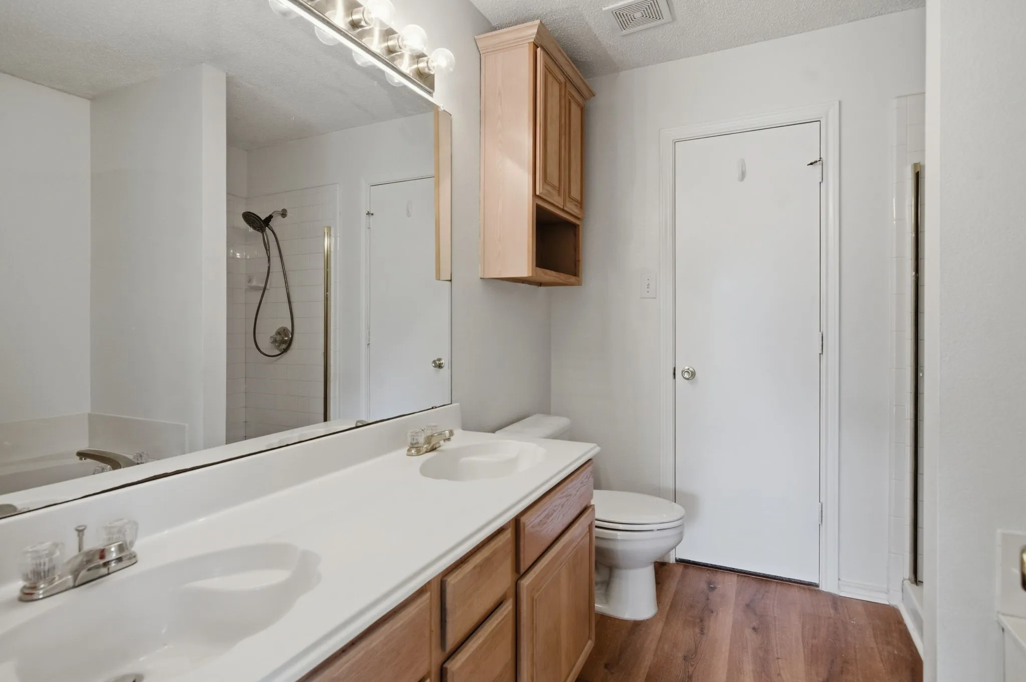 Single Family Residence For Sale in Denton County , 1001 Scenic Drive, Justin, Texas 76247, 4 Bedroom, 3 Bathroom, 2 Garage spaces, 2,552 Sqft, built in 1998, mls#21267726, Real Estate Agent in Justin, Homes For Sale in Denton county, Homes For Sale in Justin, Realtor in Justin Texas, Real Estate Brokerage Independent Realty Texas, Luminita Cordes Realtor