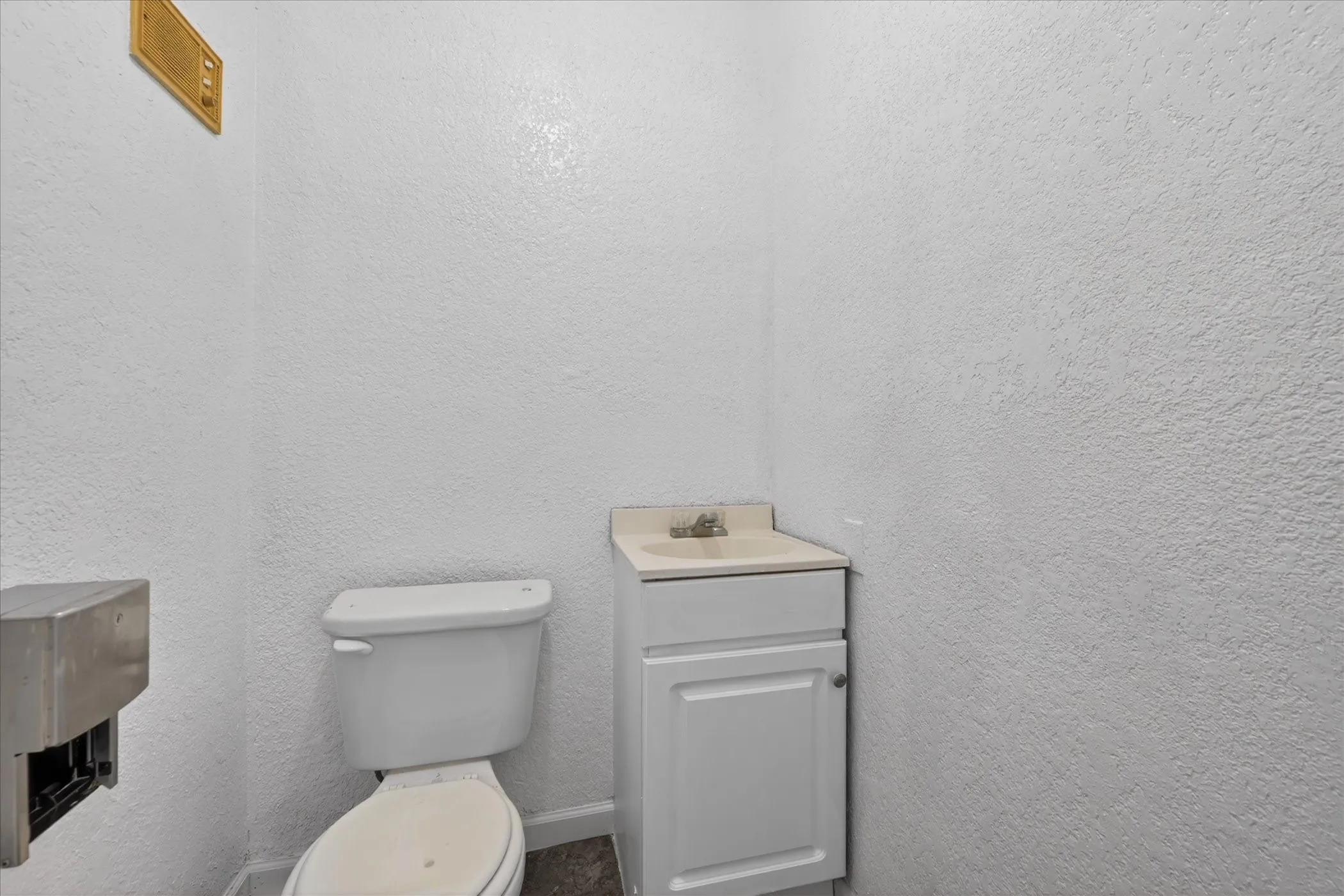 Office For Sale in Parker County , 936 E Highway 199, Springtown, Texas 76082, 0, 0, Garage spaces, 0 Sqft, built in 1989, Price $695,000, mls#21267930, Real Estate Agent in Springtown, Homes For Sale in Parker county, Homes For Sale in Springtown, Realtor in Springtown Texas, Real Estate Brokerage Independent Realty Texas, Luminita Cordes Realtor
