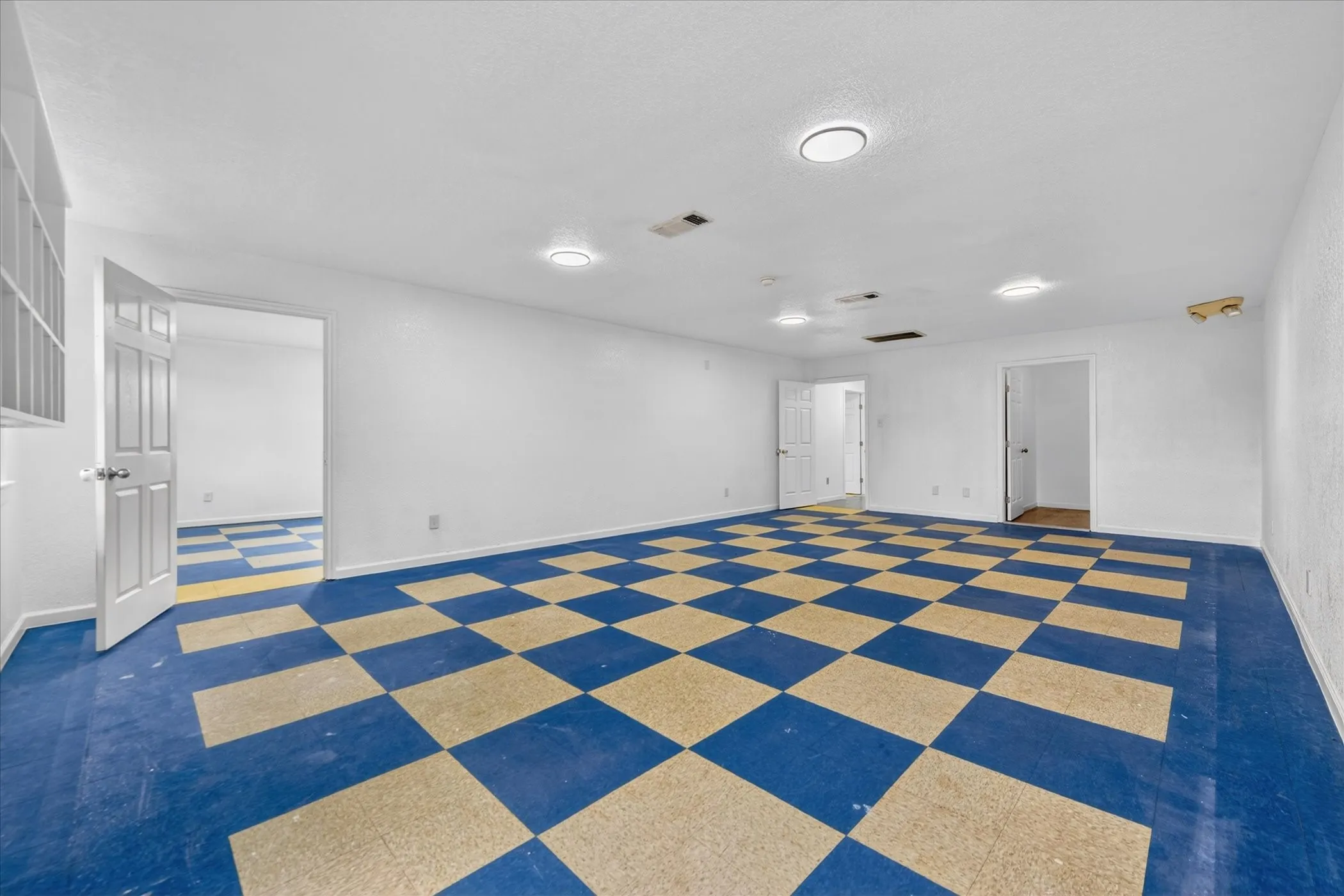 Office For Sale in Parker County , 936 E Highway 199, Springtown, Texas 76082, 0, 0, Garage spaces, 0 Sqft, built in 1989, Price $695,000, mls#21267930, Real Estate Agent in Springtown, Homes For Sale in Parker county, Homes For Sale in Springtown, Realtor in Springtown Texas, Real Estate Brokerage Independent Realty Texas, Luminita Cordes Realtor