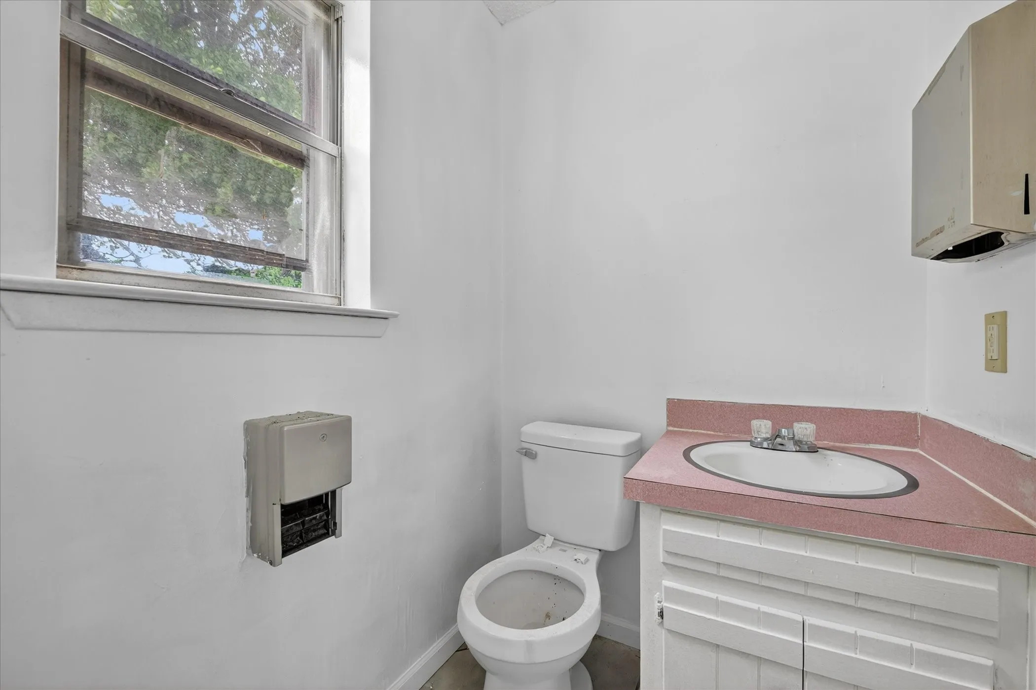 Office For Sale in Parker County , 936 E Highway 199, Springtown, Texas 76082, 0, 0, Garage spaces, 0 Sqft, built in 1989, Price $695,000, mls#21267930, Real Estate Agent in Springtown, Homes For Sale in Parker county, Homes For Sale in Springtown, Realtor in Springtown Texas, Real Estate Brokerage Independent Realty Texas, Luminita Cordes Realtor