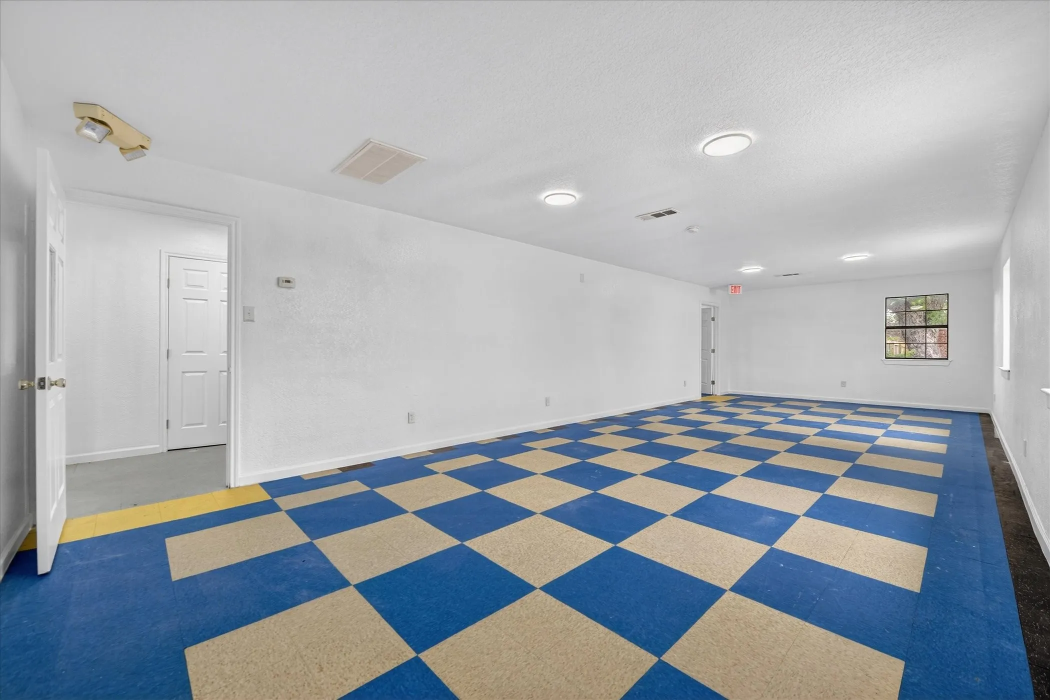 Office For Sale in Parker County , 936 E Highway 199, Springtown, Texas 76082, 0, 0, Garage spaces, 0 Sqft, built in 1989, Price $695,000, mls#21267930, Real Estate Agent in Springtown, Homes For Sale in Parker county, Homes For Sale in Springtown, Realtor in Springtown Texas, Real Estate Brokerage Independent Realty Texas, Luminita Cordes Realtor