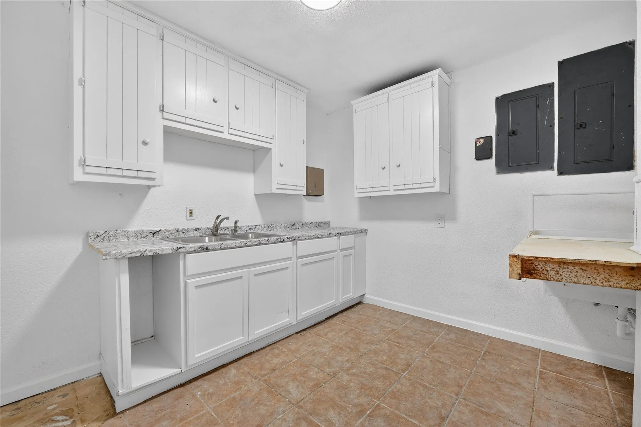 Office For Sale in Parker County , 936 E Highway 199, Springtown, Texas 76082, 0, 0, Garage spaces, 0 Sqft, built in 1989, Price $695,000, mls#21267930, Real Estate Agent in Springtown, Homes For Sale in Parker county, Homes For Sale in Springtown, Realtor in Springtown Texas, Real Estate Brokerage Independent Realty Texas, Luminita Cordes Realtor