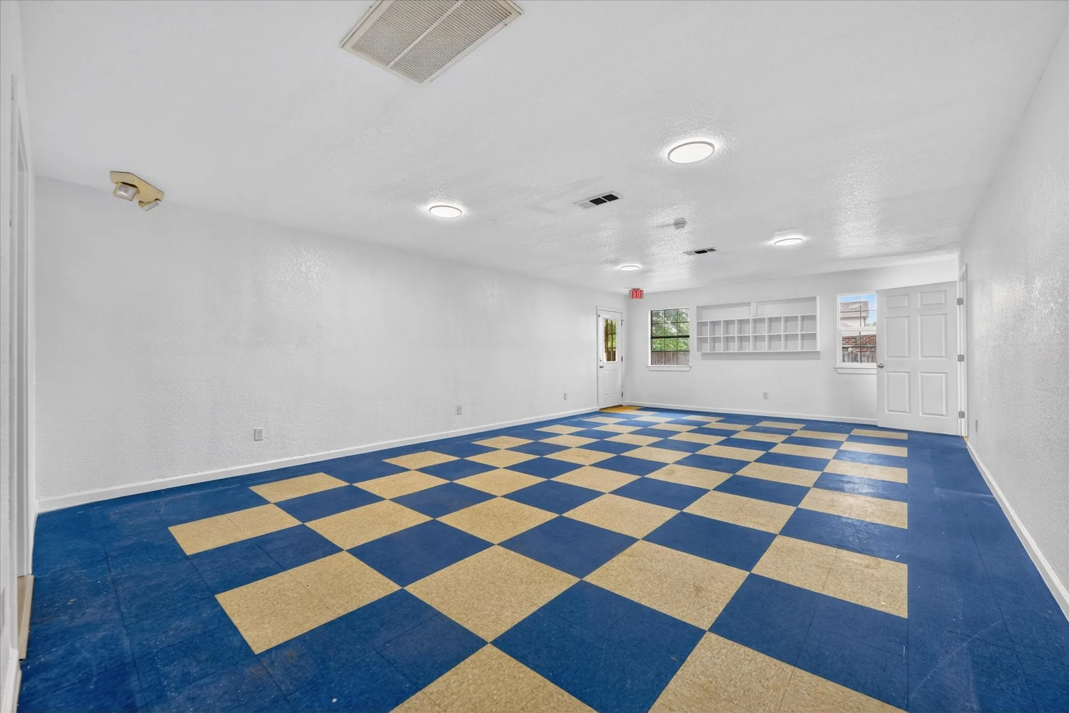 Office For Sale in Parker County , 936 E Highway 199, Springtown, Texas 76082, 0, 0, Garage spaces, 0 Sqft, built in 1989, Price $695,000, mls#21267930, Real Estate Agent in Springtown, Homes For Sale in Parker county, Homes For Sale in Springtown, Realtor in Springtown Texas, Real Estate Brokerage Independent Realty Texas, Luminita Cordes Realtor