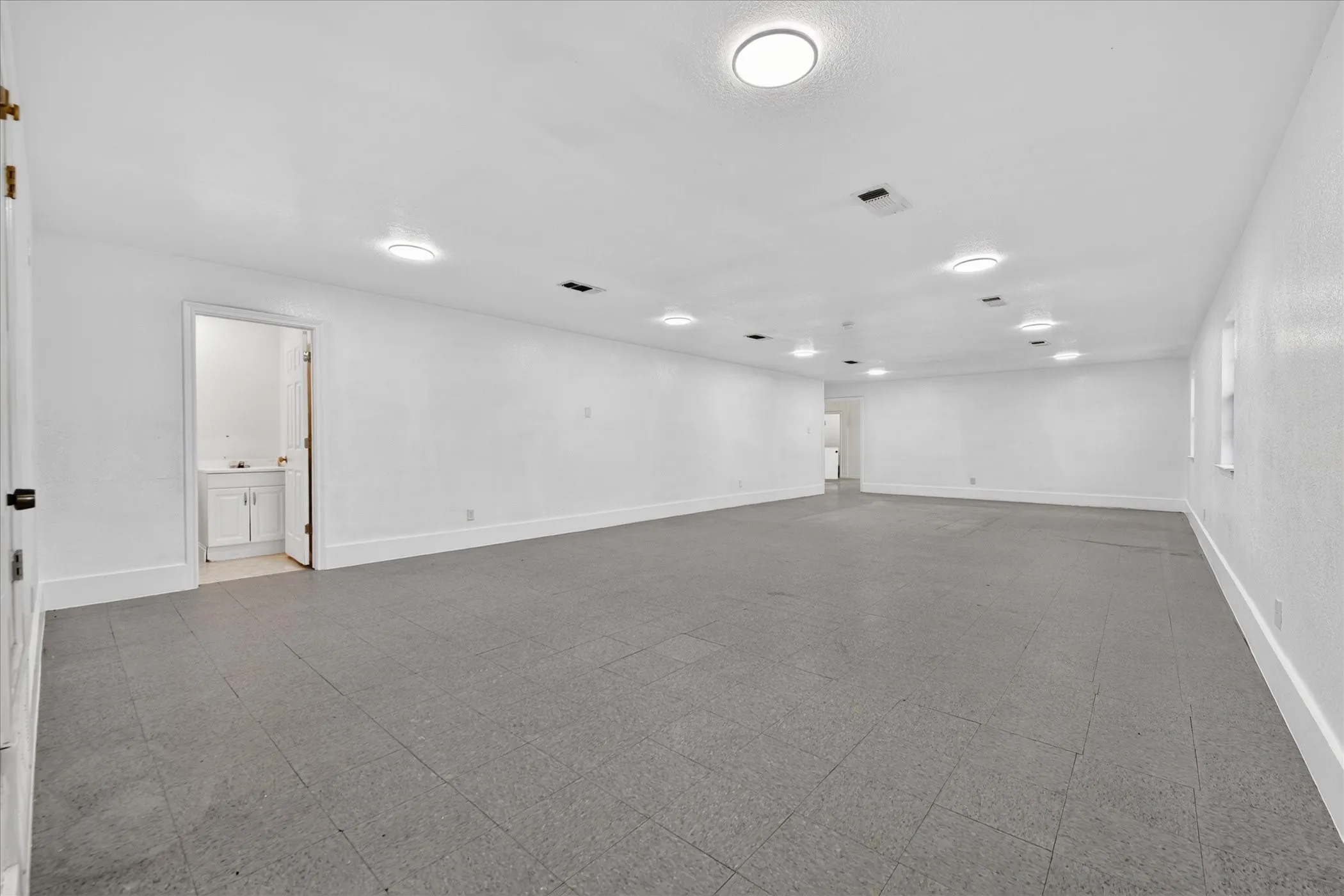 Office For Sale in Parker County , 936 E Highway 199, Springtown, Texas 76082, 0, 0, Garage spaces, 0 Sqft, built in 1989, Price $695,000, mls#21267930, Real Estate Agent in Springtown, Homes For Sale in Parker county, Homes For Sale in Springtown, Realtor in Springtown Texas, Real Estate Brokerage Independent Realty Texas, Luminita Cordes Realtor