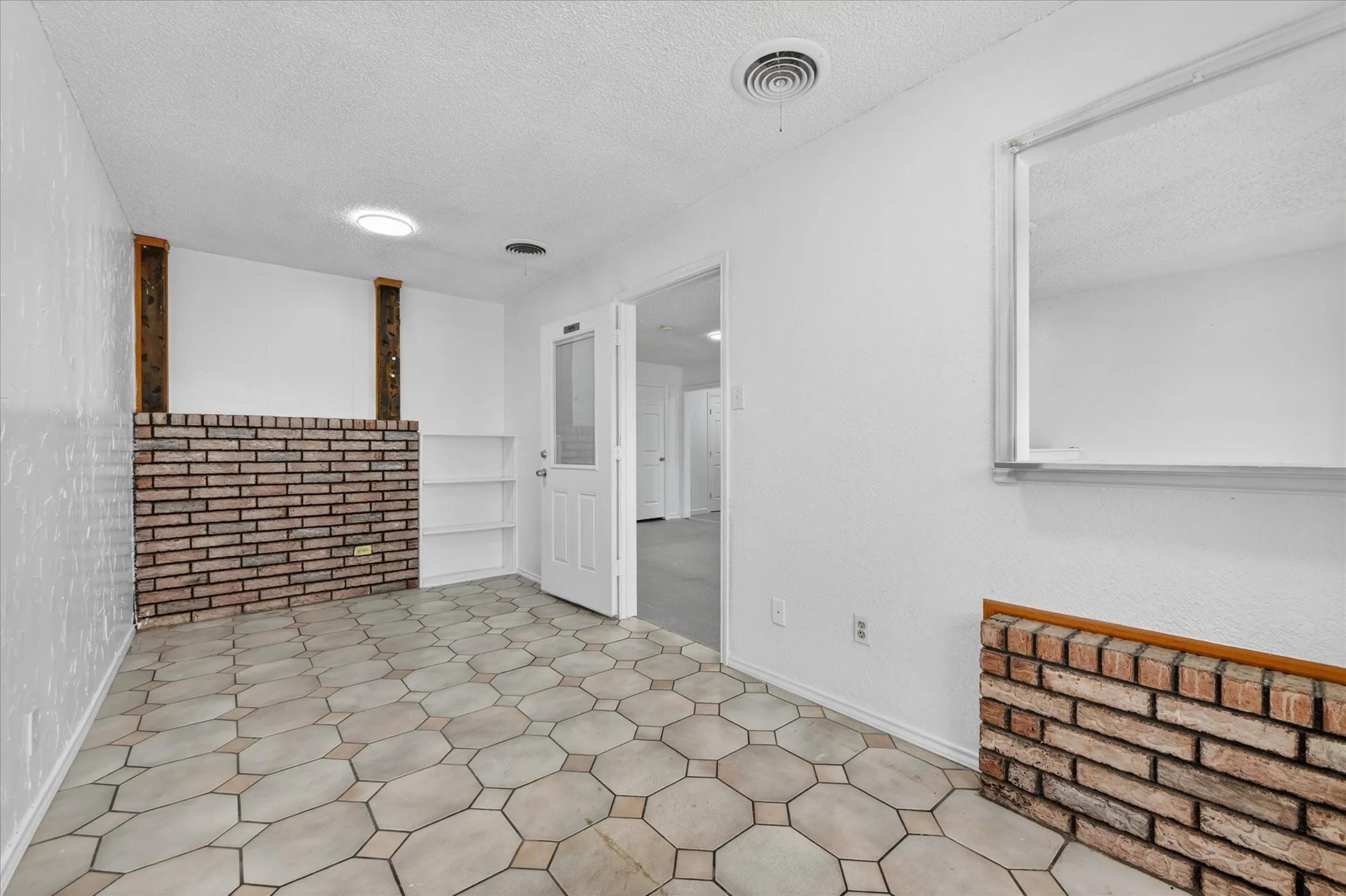 Office For Sale in Parker County , 936 E Highway 199, Springtown, Texas 76082, 0, 0, Garage spaces, 0 Sqft, built in 1989, Price $695,000, mls#21267930, Real Estate Agent in Springtown, Homes For Sale in Parker county, Homes For Sale in Springtown, Realtor in Springtown Texas, Real Estate Brokerage Independent Realty Texas, Luminita Cordes Realtor