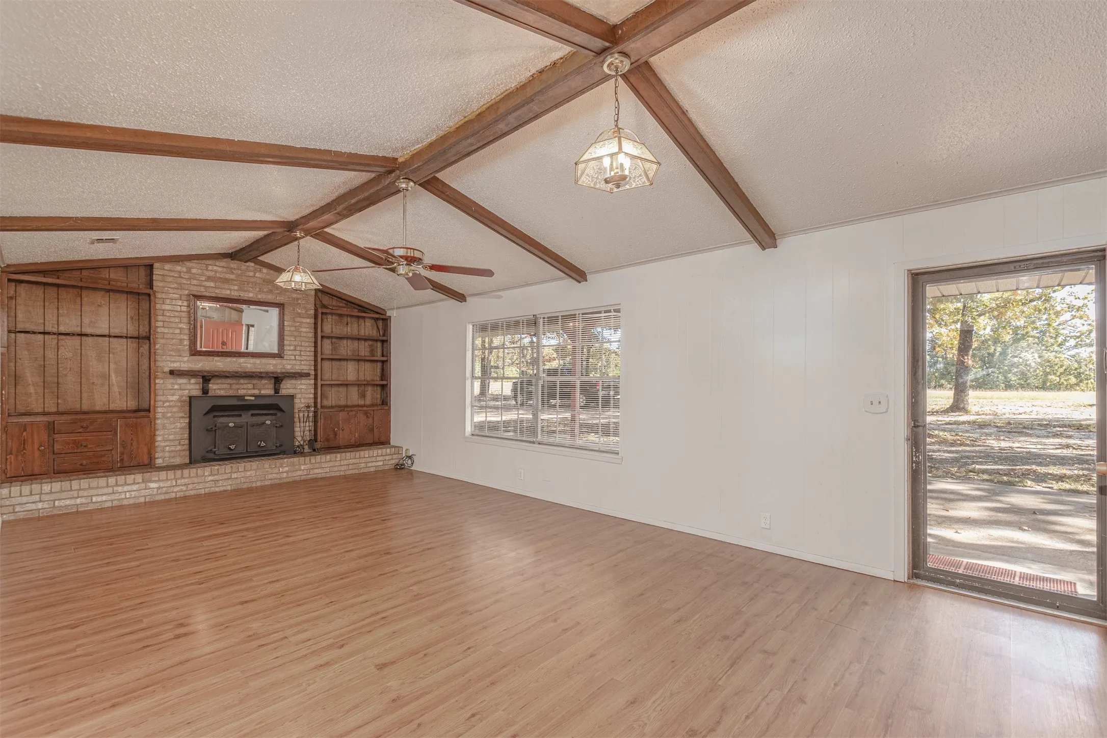 Single Family Residence For Sale in Delta County , 776 County Road 1080, Cooper, Texas 75432, 3 Bedroom, 1 Bathroom, Garage spaces, 1,683 Sqft, built in 1973, mls#21267969, Real Estate Agent in Cooper, Homes For Sale in Delta county, Homes For Sale in Cooper, Realtor in Cooper Texas, Real Estate Brokerage Independent Realty Texas, Luminita Cordes Realtor