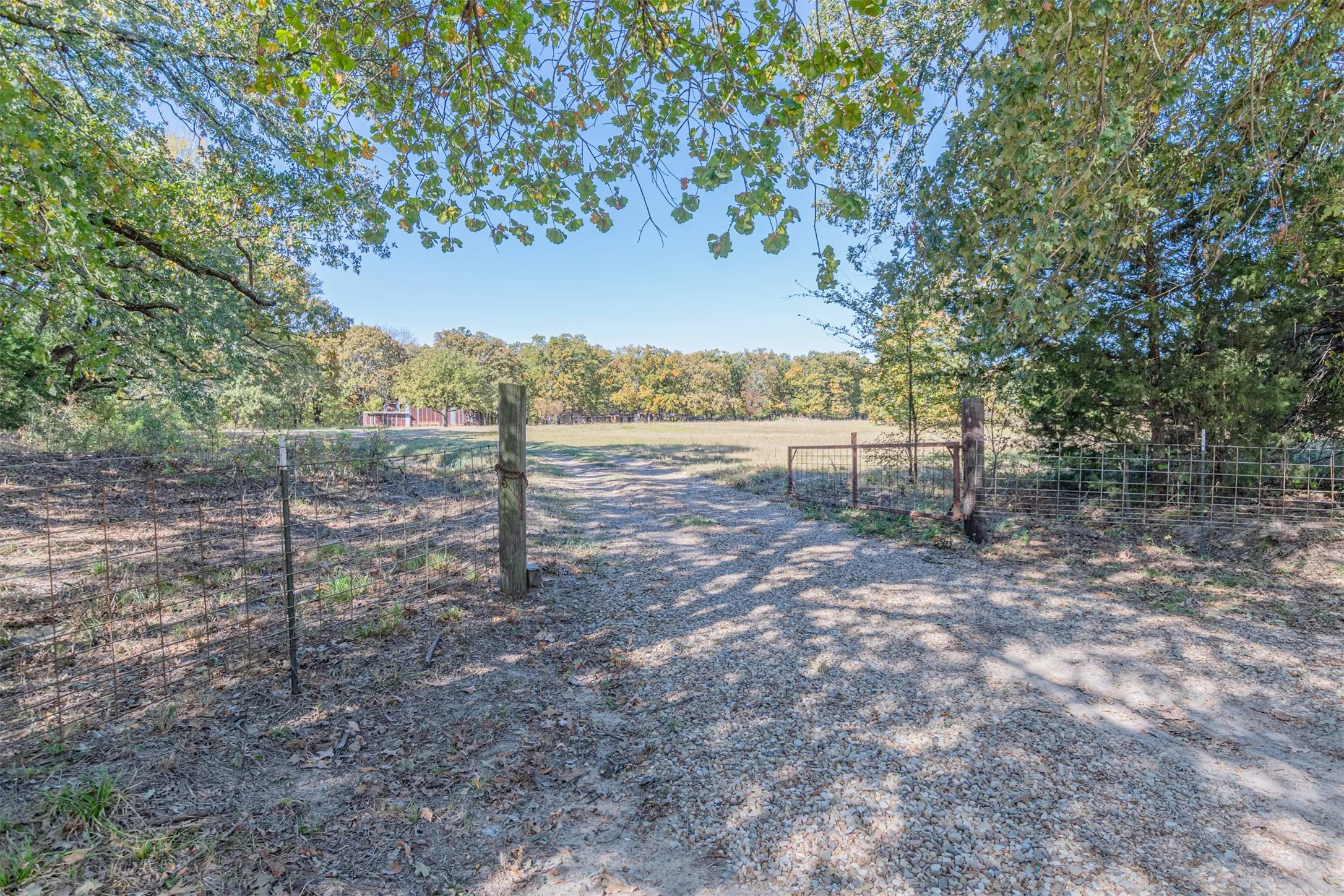 Single Family Residence For Sale in Delta County , 776 County Road 1080, Cooper, Texas 75432, 3 Bedroom, 1 Bathroom, Garage spaces, 1,683 Sqft, built in 1973, mls#21267969, Real Estate Agent in Cooper, Homes For Sale in Delta county, Homes For Sale in Cooper, Realtor in Cooper Texas, Real Estate Brokerage Independent Realty Texas, Luminita Cordes Realtor