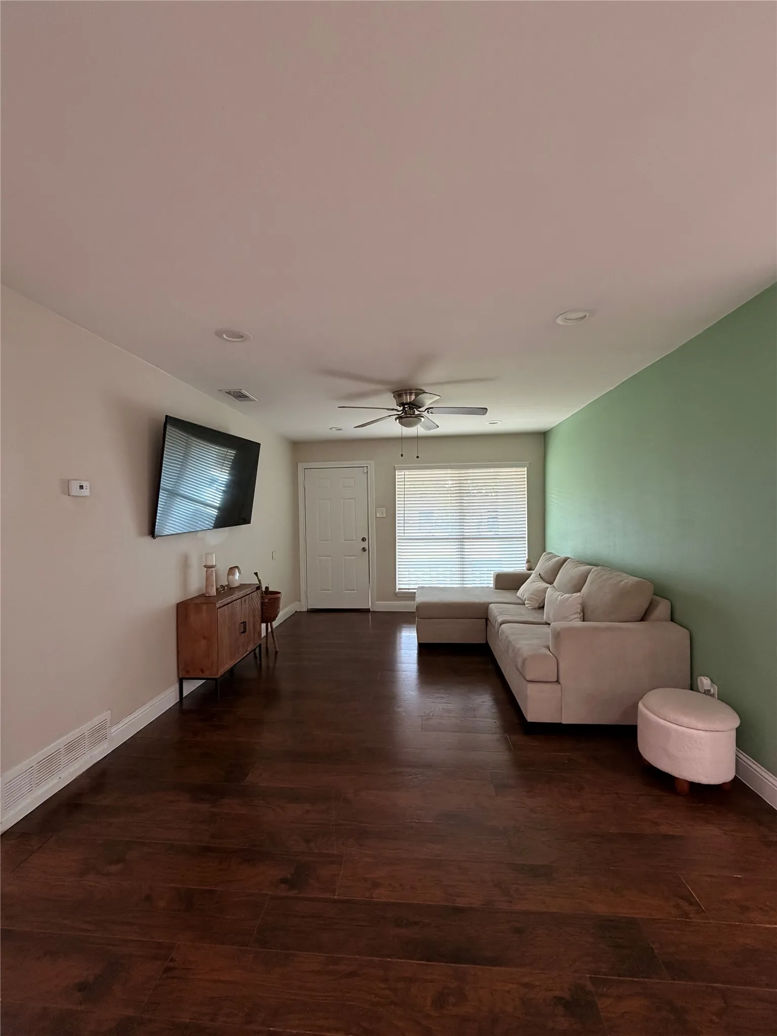 Single Family Residence For Rent in Dallas County , 9605 Kittyhawk Lane, Dallas, Texas 75217, 3 Bedrooms, 2 Bathrooms, 1 Garage spaces, 1,019 Sqft, built in 1961, Price $2,200, mls#21267963, Real Estate Agent in Dallas, Homes For Rent in Dallas county, Homes For Rent in Dallas, Realtor in Dallas Texas, Real Estate Brokerage Independent Realty Texas, Luminita Cordes Realtor