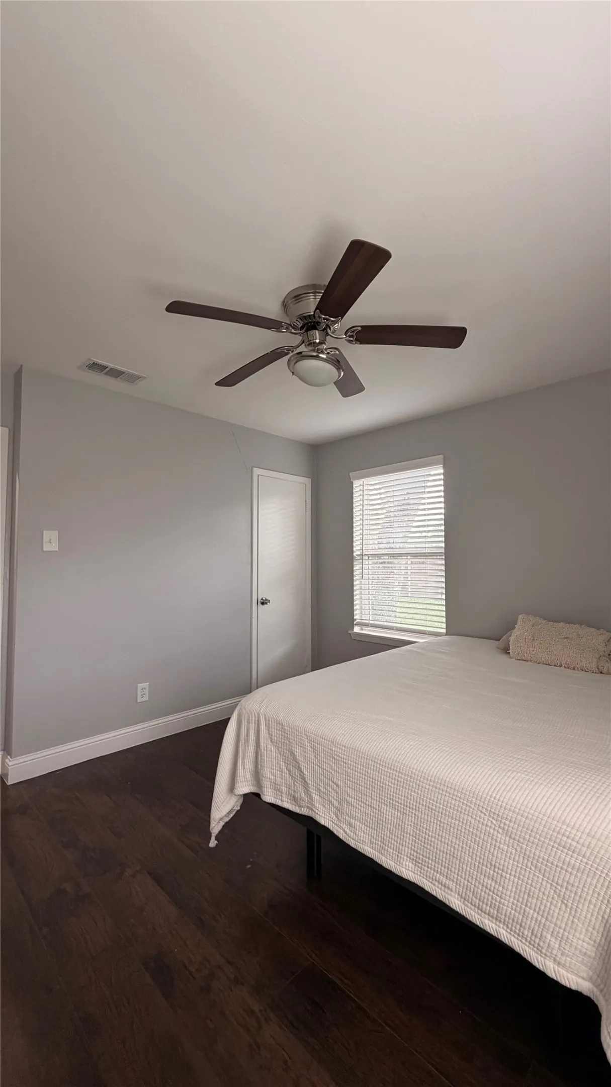 Single Family Residence For Rent in Dallas County , 9605 Kittyhawk Lane, Dallas, Texas 75217, 3 Bedrooms, 2 Bathrooms, 1 Garage spaces, 1,019 Sqft, built in 1961, Price $2,200, mls#21267963, Real Estate Agent in Dallas, Homes For Rent in Dallas county, Homes For Rent in Dallas, Realtor in Dallas Texas, Real Estate Brokerage Independent Realty Texas, Luminita Cordes Realtor