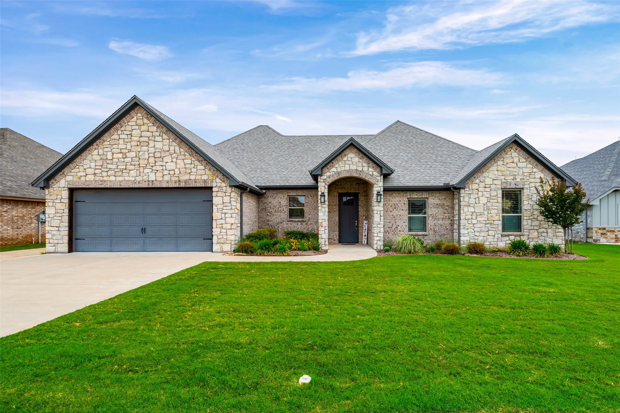 Single Family Residence For Sale in Hood County , 6620 Pinehurst Drive, Granbury, Texas 76049, 4 Bedroom, 2 Bathroom, 2 Garage spaces, 2,063 Sqft, built in 2021, mls#21267925, Real Estate Agent in Granbury, Homes For Sale in Hood county, Homes For Sale in Granbury, Realtor in Granbury Texas, Real Estate Brokerage Independent Realty Texas, Luminita Cordes Realtor
