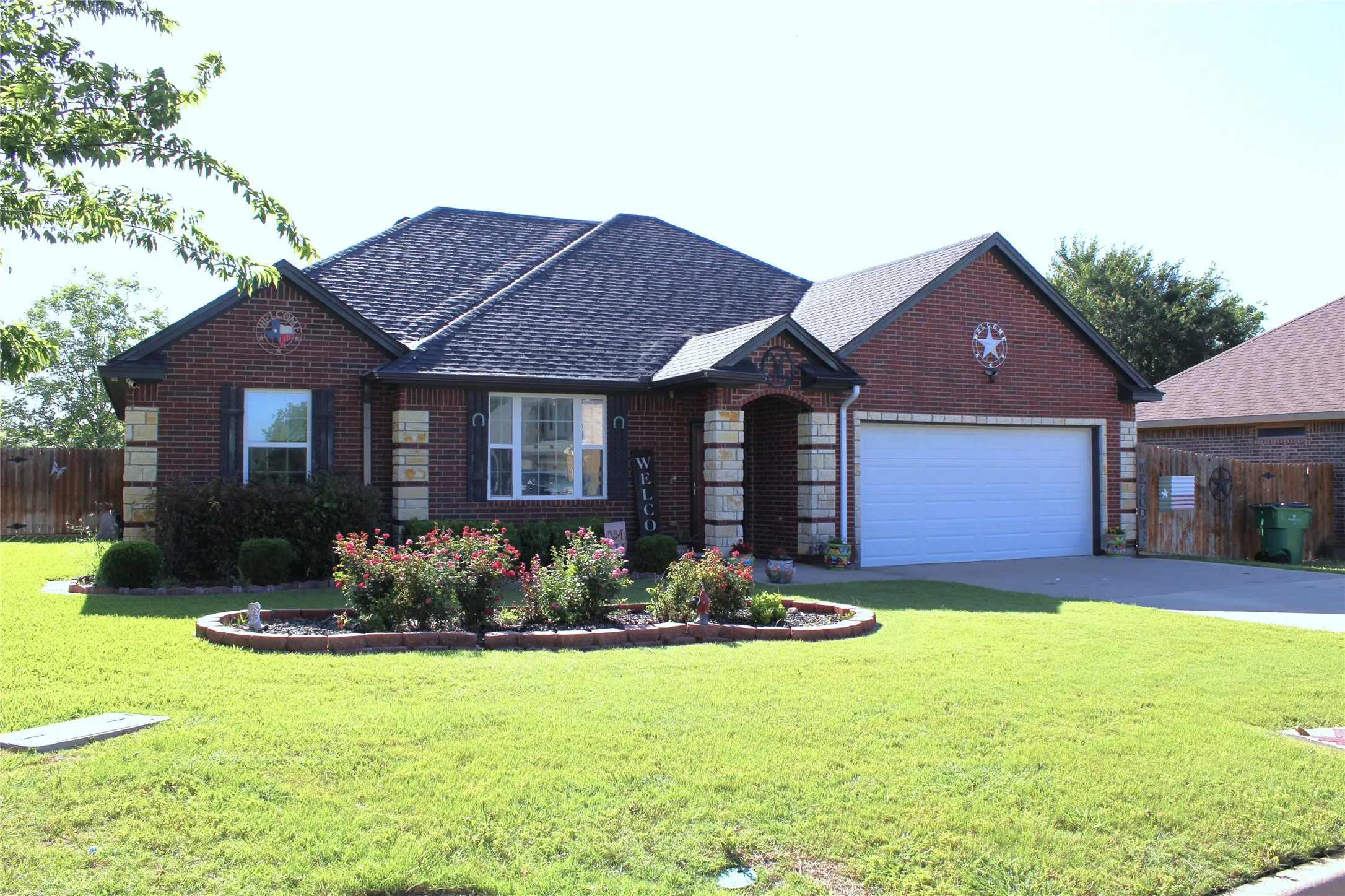 Single Family Residence For Sale in Erath County , 1701 Antelope Trail, Stephenville, Texas 76401, 3 Bedroom, 2 Bathroom, 2 Garage spaces, 1,569 Sqft, built in 2012, mls#21267821, Real Estate Agent in Stephenville, Homes For Sale in Erath county, Homes For Sale in Stephenville, Realtor in Stephenville Texas, Real Estate Brokerage Independent Realty Texas, Luminita Cordes Realtor