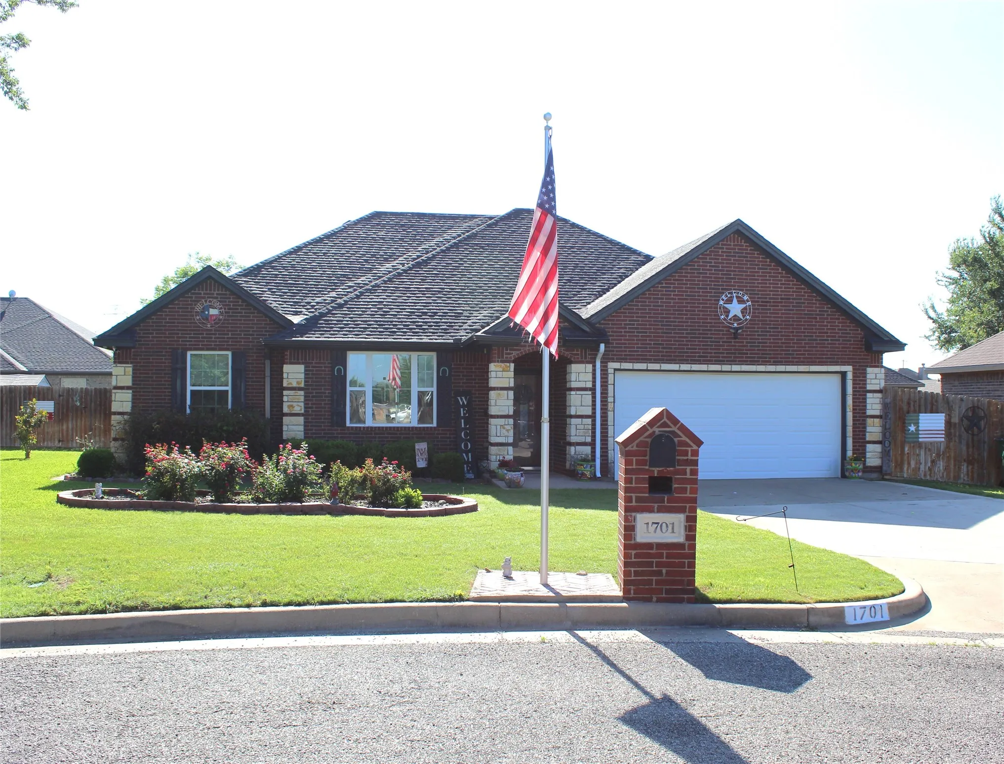 Single Family Residence For Sale in Erath County , 1701 Antelope Trail, Stephenville, Texas 76401, 3 Bedroom, 2 Bathroom, 2 Garage spaces, 1,569 Sqft, built in 2012, mls#21267821, Real Estate Agent in Stephenville, Homes For Sale in Erath county, Homes For Sale in Stephenville, Realtor in Stephenville Texas, Real Estate Brokerage Independent Realty Texas, Luminita Cordes Realtor