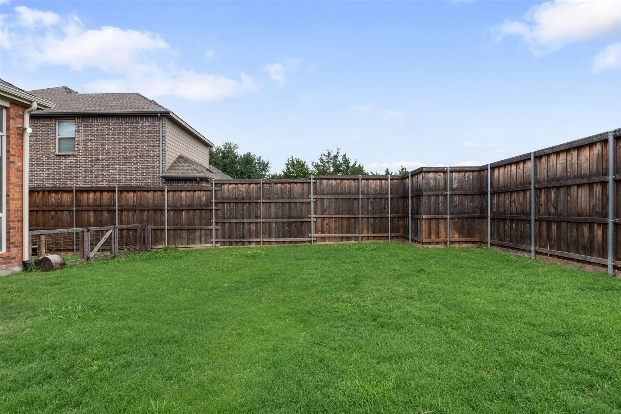 Single Family Residence For Sale in Denton County , 11202 Monarch Drive, Frisco, Texas 75033, 4 Bedroom, 3 Bathroom, 2 Garage spaces, 3,074 Sqft, built in 2005, mls#21265882, Real Estate Agent in Frisco, Homes For Sale in Denton county, Homes For Sale in Frisco, Realtor in Frisco Texas, Real Estate Brokerage Independent Realty Texas, Luminita Cordes Realtor