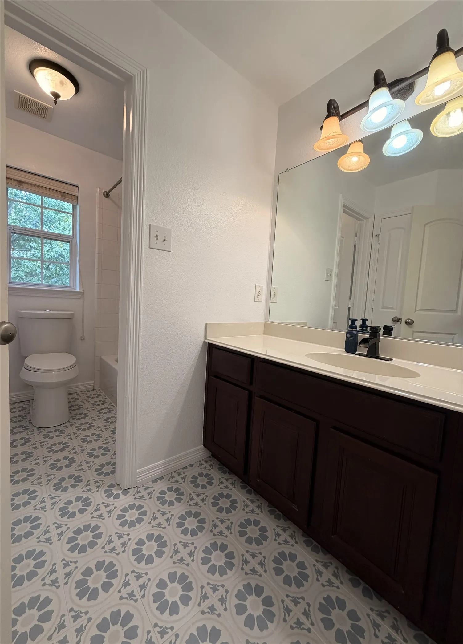 Single Family Residence For Sale in Denton County , 11202 Monarch Drive, Frisco, Texas 75033, 4 Bedroom, 3 Bathroom, 2 Garage spaces, 3,074 Sqft, built in 2005, mls#21265882, Real Estate Agent in Frisco, Homes For Sale in Denton county, Homes For Sale in Frisco, Realtor in Frisco Texas, Real Estate Brokerage Independent Realty Texas, Luminita Cordes Realtor