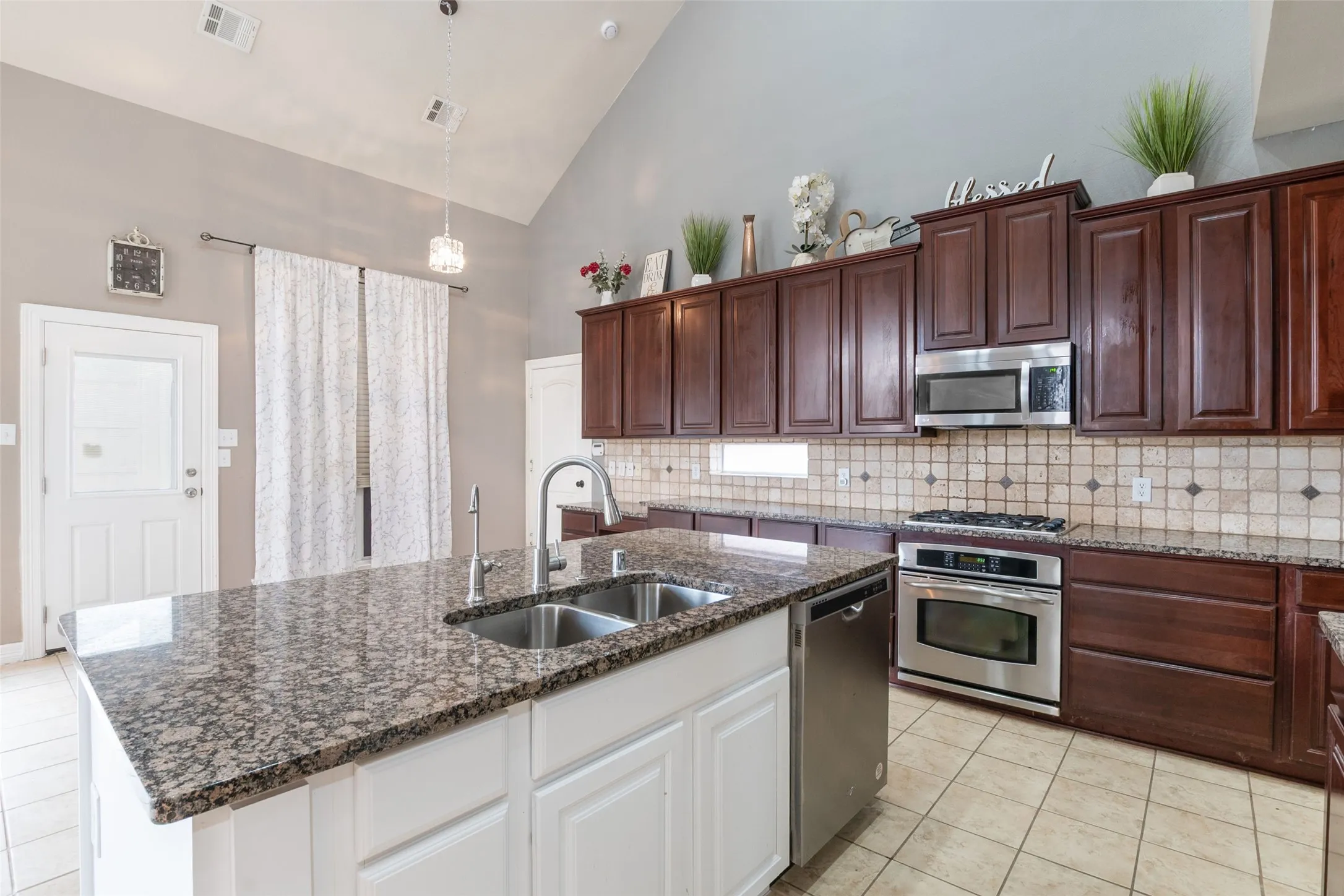 Single Family Residence For Sale in Denton County , 11202 Monarch Drive, Frisco, Texas 75033, 4 Bedroom, 3 Bathroom, 2 Garage spaces, 3,074 Sqft, built in 2005, mls#21265882, Real Estate Agent in Frisco, Homes For Sale in Denton county, Homes For Sale in Frisco, Realtor in Frisco Texas, Real Estate Brokerage Independent Realty Texas, Luminita Cordes Realtor