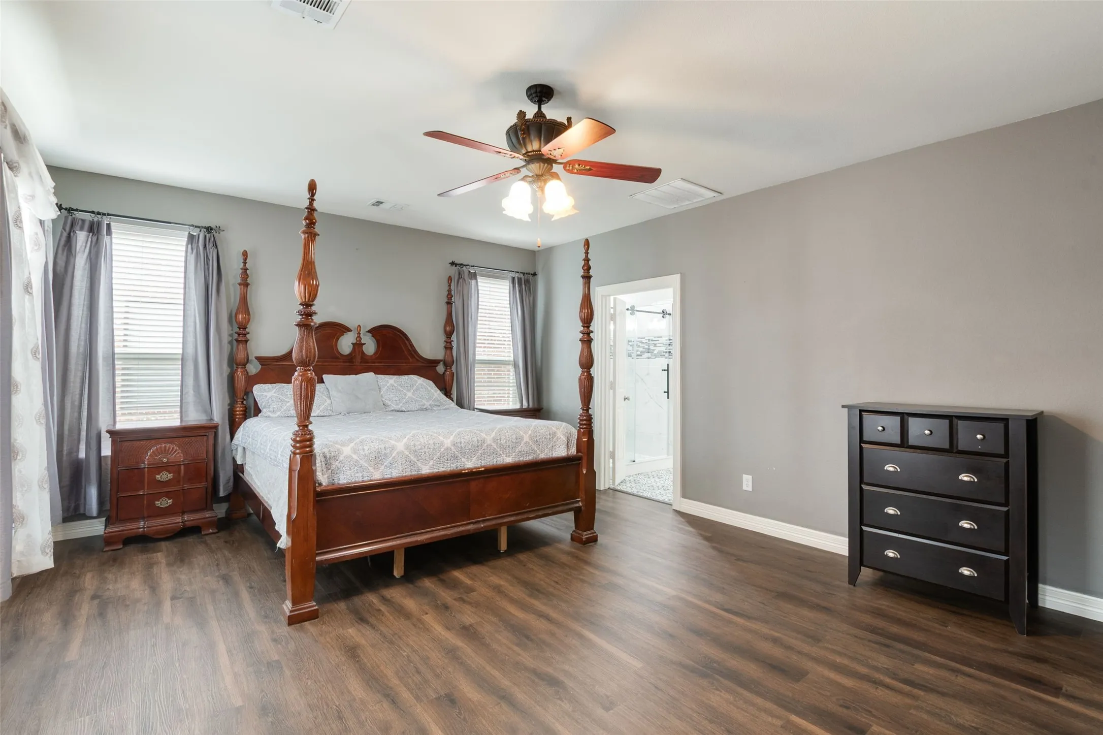 Single Family Residence For Sale in Denton County , 11202 Monarch Drive, Frisco, Texas 75033, 4 Bedroom, 3 Bathroom, 2 Garage spaces, 3,074 Sqft, built in 2005, mls#21265882, Real Estate Agent in Frisco, Homes For Sale in Denton county, Homes For Sale in Frisco, Realtor in Frisco Texas, Real Estate Brokerage Independent Realty Texas, Luminita Cordes Realtor
