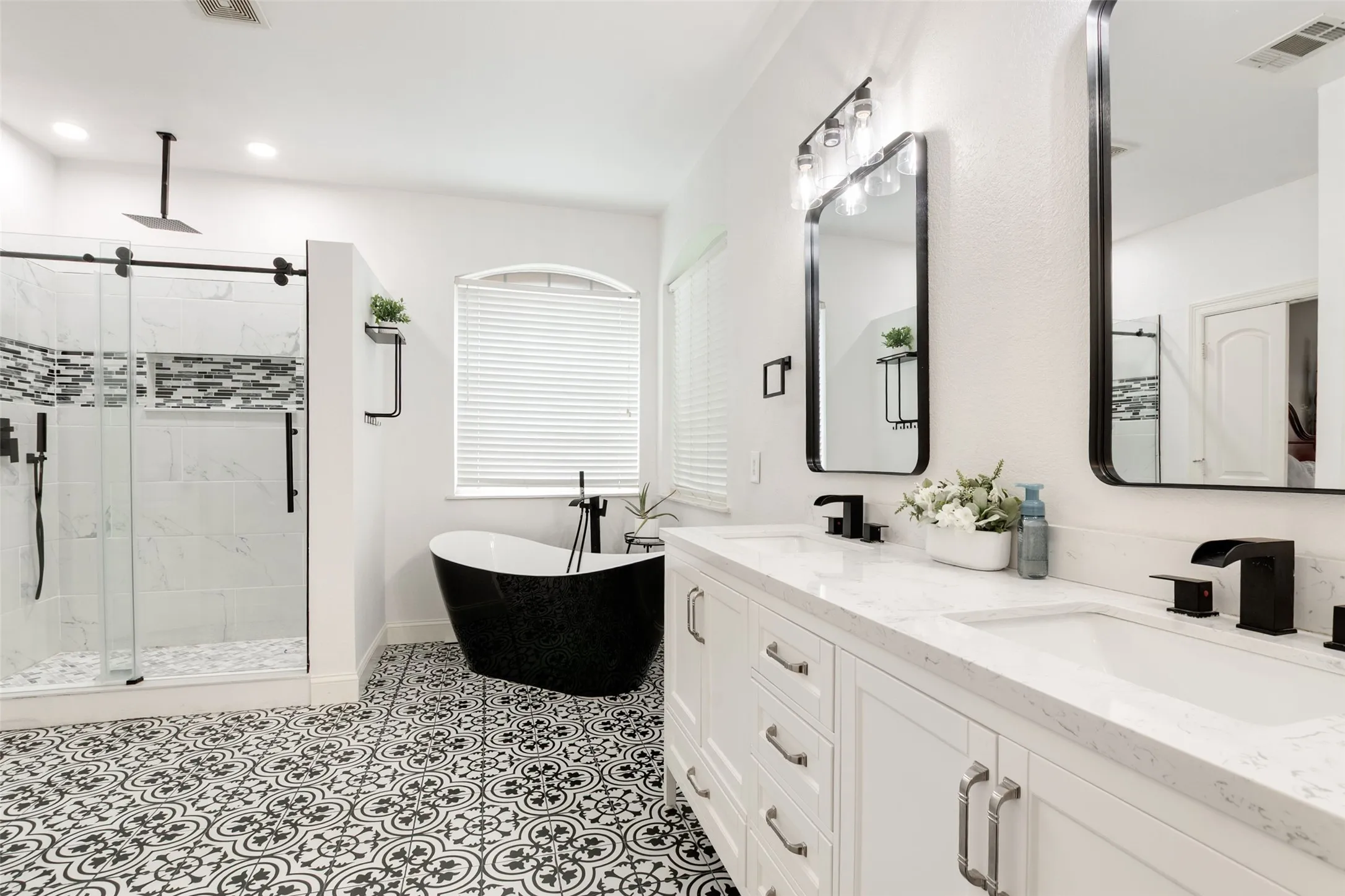 Single Family Residence For Sale in Denton County , 11202 Monarch Drive, Frisco, Texas 75033, 4 Bedroom, 3 Bathroom, 2 Garage spaces, 3,074 Sqft, built in 2005, mls#21265882, Real Estate Agent in Frisco, Homes For Sale in Denton county, Homes For Sale in Frisco, Realtor in Frisco Texas, Real Estate Brokerage Independent Realty Texas, Luminita Cordes Realtor