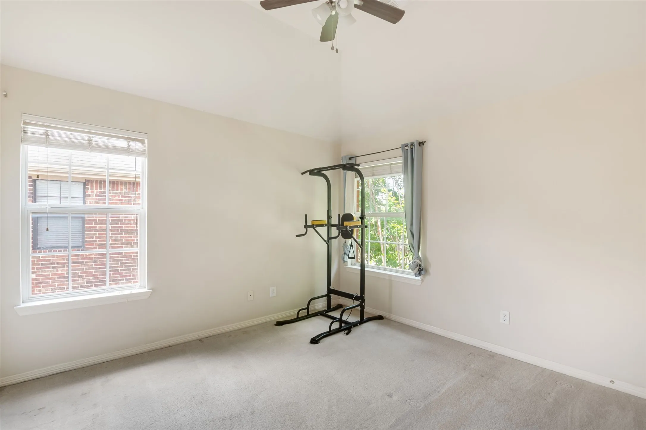 Single Family Residence For Sale in Denton County , 11202 Monarch Drive, Frisco, Texas 75033, 4 Bedroom, 3 Bathroom, 2 Garage spaces, 3,074 Sqft, built in 2005, mls#21265882, Real Estate Agent in Frisco, Homes For Sale in Denton county, Homes For Sale in Frisco, Realtor in Frisco Texas, Real Estate Brokerage Independent Realty Texas, Luminita Cordes Realtor