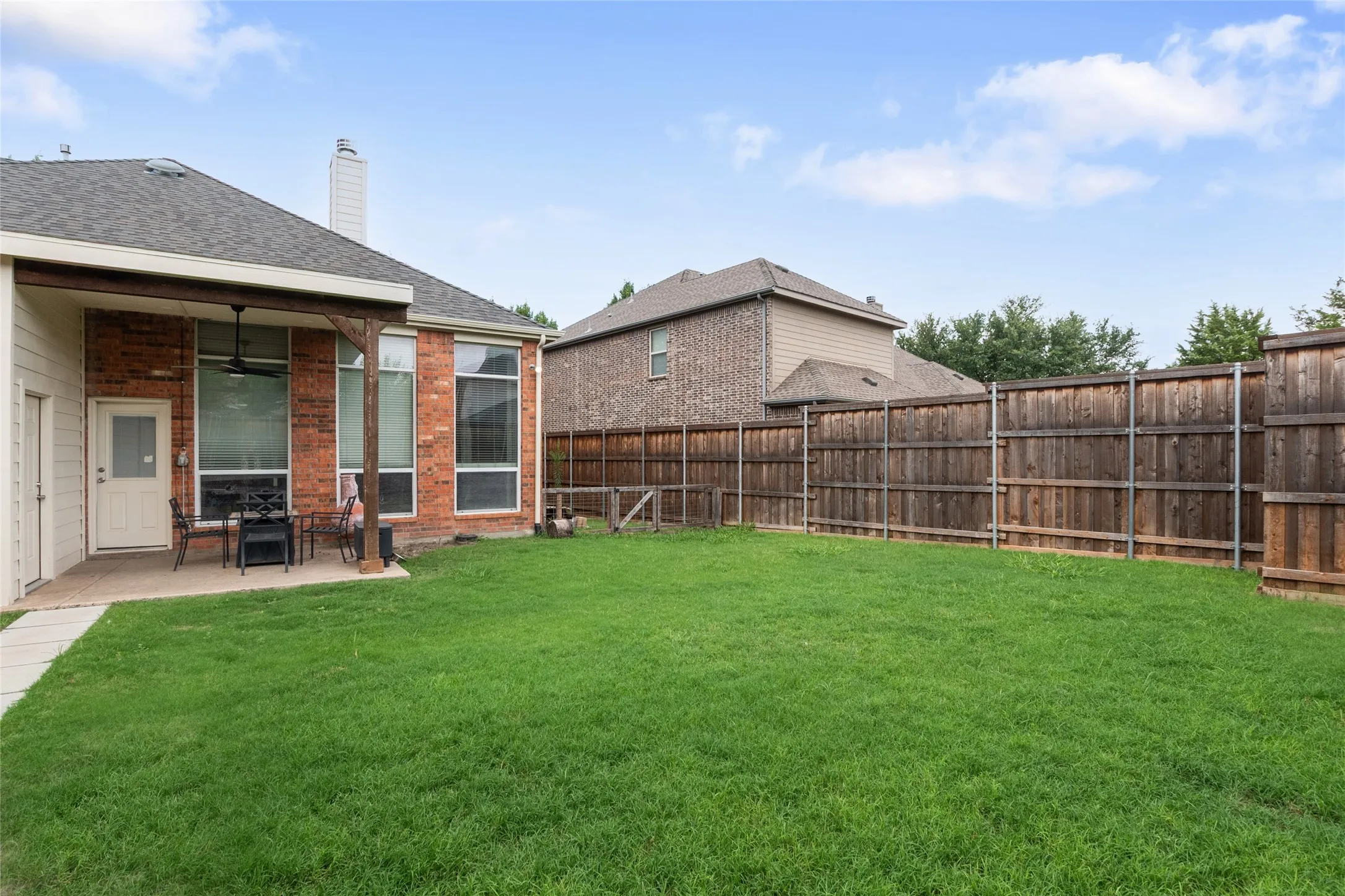 Single Family Residence For Sale in Denton County , 11202 Monarch Drive, Frisco, Texas 75033, 4 Bedroom, 3 Bathroom, 2 Garage spaces, 3,074 Sqft, built in 2005, mls#21265882, Real Estate Agent in Frisco, Homes For Sale in Denton county, Homes For Sale in Frisco, Realtor in Frisco Texas, Real Estate Brokerage Independent Realty Texas, Luminita Cordes Realtor