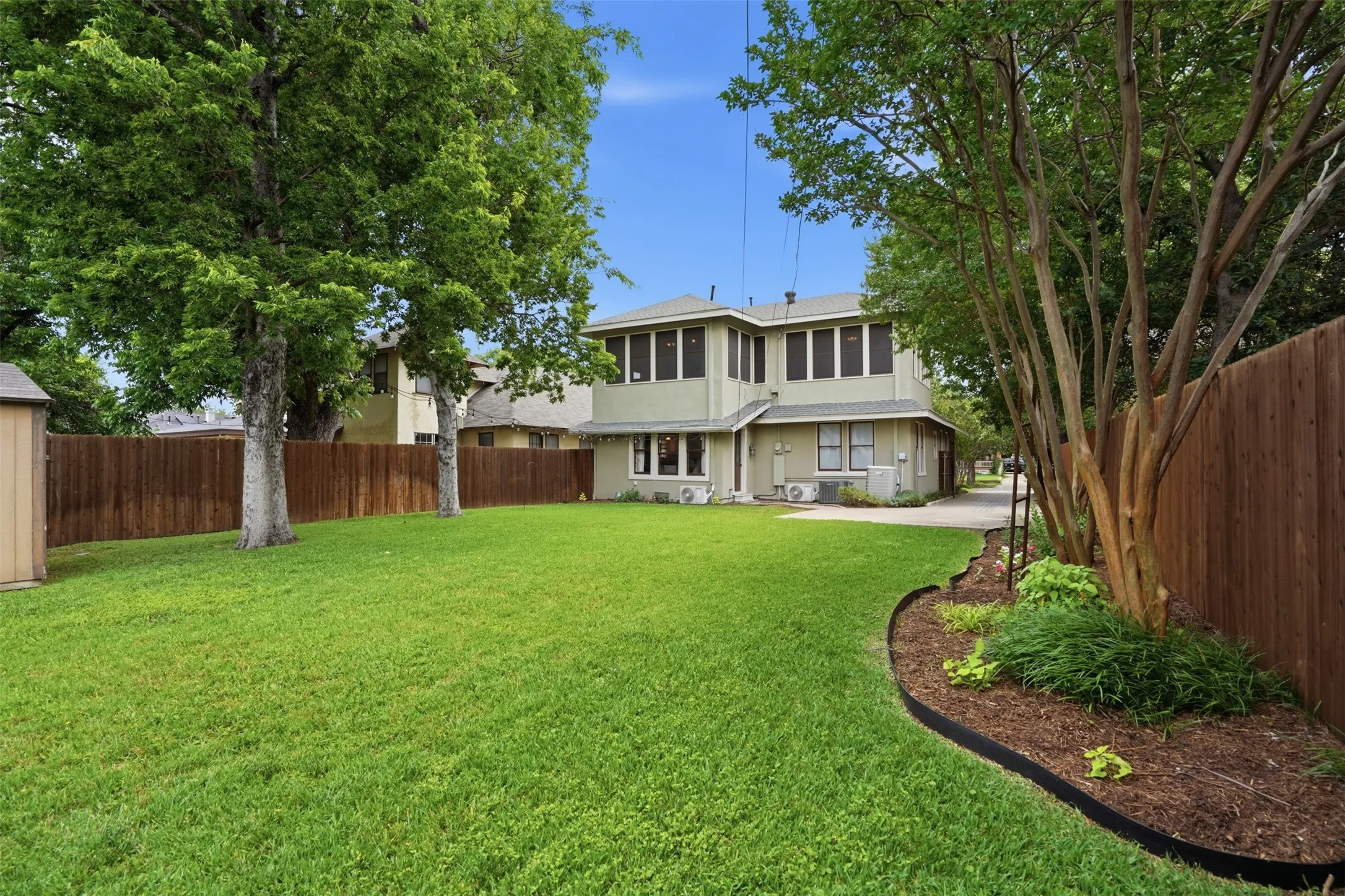 Single Family Residence For Sale in Tarrant County , 2212 Hurley Avenue, Fort Worth, Texas 76110, 4 Bedroom, 2 Bathroom, Garage spaces, 2,498 Sqft, built in 1911, mls#21260652, Real Estate Agent in Fort Worth, Homes For Sale in Tarrant county, Homes For Sale in Fort Worth, Realtor in Fort Worth Texas, Real Estate Brokerage Independent Realty Texas, Luminita Cordes Realtor