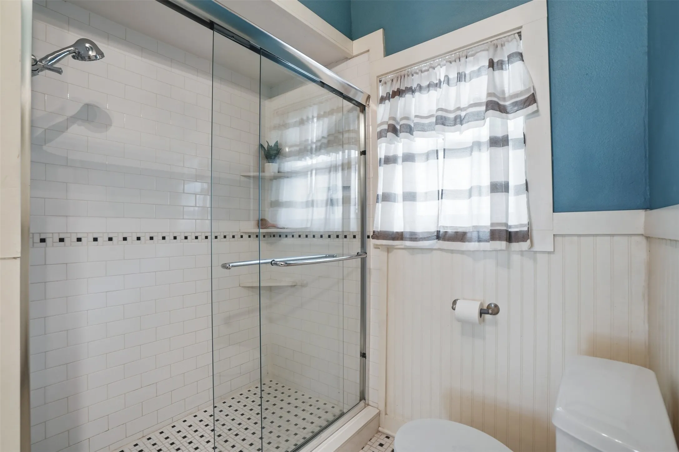 Single Family Residence For Sale in Tarrant County , 2212 Hurley Avenue, Fort Worth, Texas 76110, 4 Bedroom, 2 Bathroom, Garage spaces, 2,498 Sqft, built in 1911, mls#21260652, Real Estate Agent in Fort Worth, Homes For Sale in Tarrant county, Homes For Sale in Fort Worth, Realtor in Fort Worth Texas, Real Estate Brokerage Independent Realty Texas, Luminita Cordes Realtor