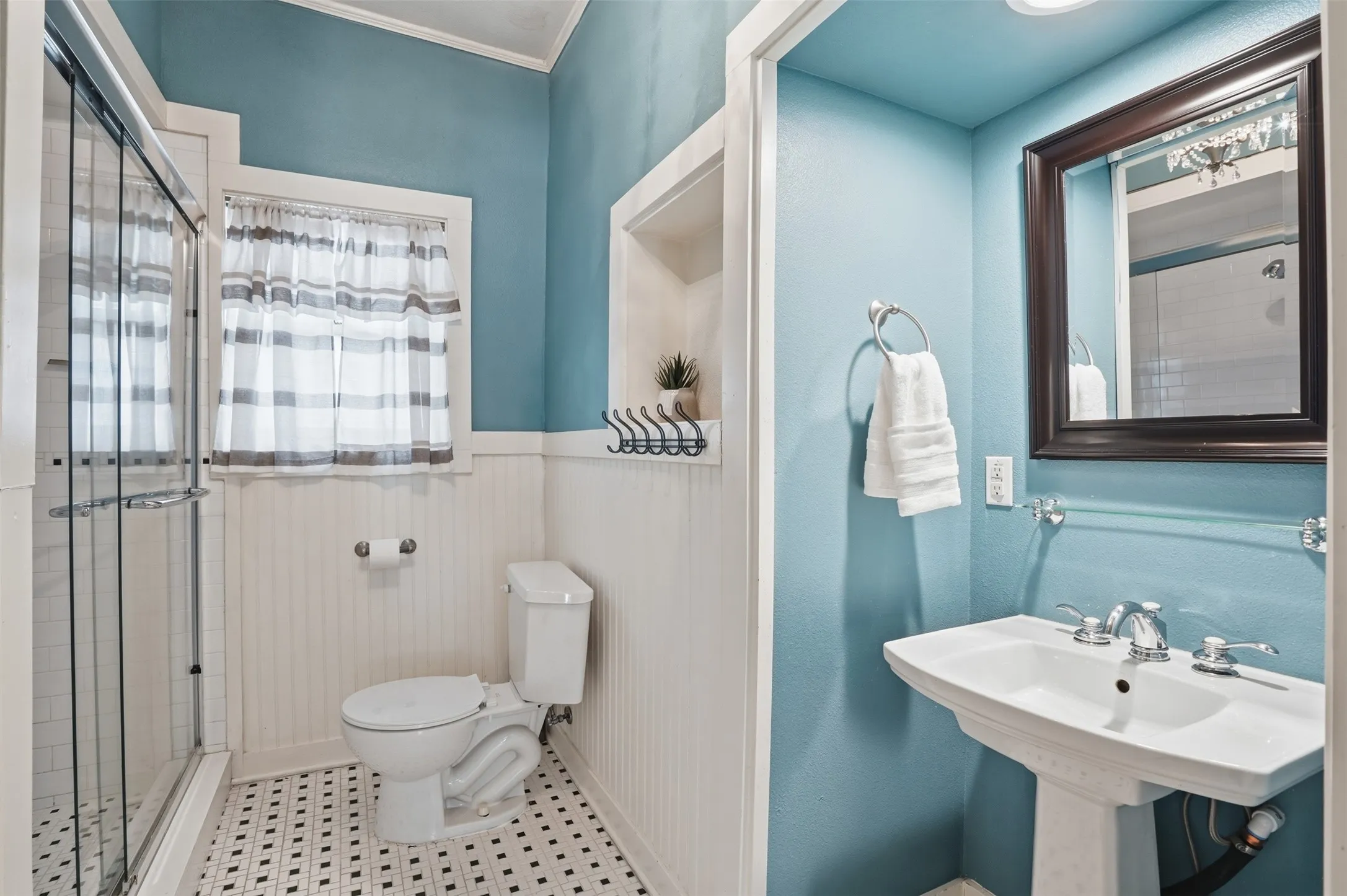 Single Family Residence For Sale in Tarrant County , 2212 Hurley Avenue, Fort Worth, Texas 76110, 4 Bedroom, 2 Bathroom, Garage spaces, 2,498 Sqft, built in 1911, mls#21260652, Real Estate Agent in Fort Worth, Homes For Sale in Tarrant county, Homes For Sale in Fort Worth, Realtor in Fort Worth Texas, Real Estate Brokerage Independent Realty Texas, Luminita Cordes Realtor