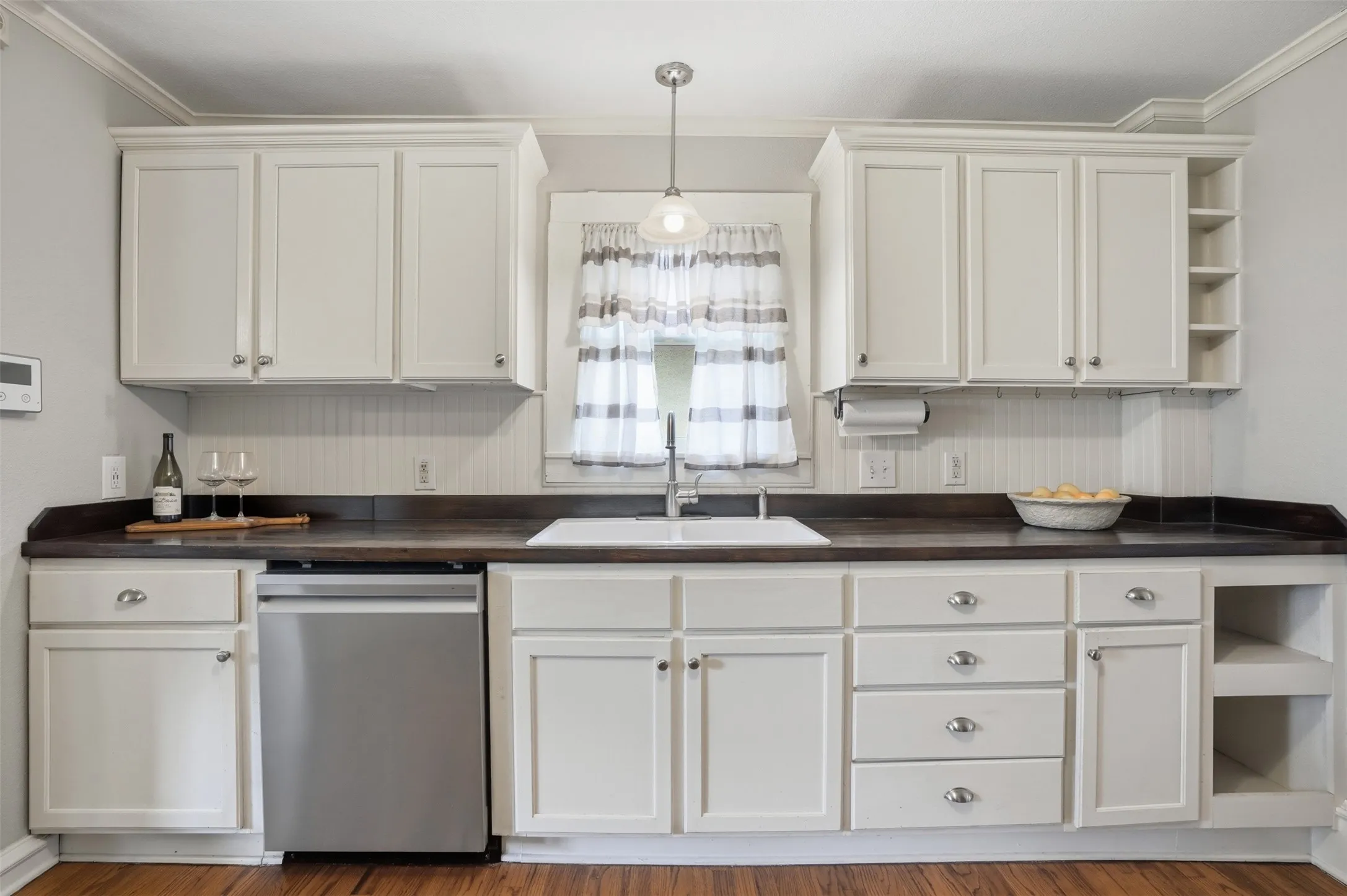 Single Family Residence For Sale in Tarrant County , 2212 Hurley Avenue, Fort Worth, Texas 76110, 4 Bedroom, 2 Bathroom, Garage spaces, 2,498 Sqft, built in 1911, mls#21260652, Real Estate Agent in Fort Worth, Homes For Sale in Tarrant county, Homes For Sale in Fort Worth, Realtor in Fort Worth Texas, Real Estate Brokerage Independent Realty Texas, Luminita Cordes Realtor
