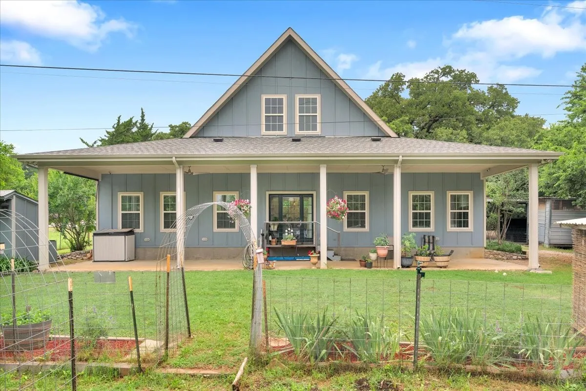 Single Family Residence For Sale in Johnson County , 11024 County Road 528, Mansfield, Texas 76063, 4 Bedroom, 3 Bathroom, Garage spaces, 2,910 Sqft, built in 2015, mls#21254431, Real Estate Agent in Mansfield, Homes For Sale in Johnson county, Homes For Sale in Mansfield, Realtor in Mansfield Texas, Real Estate Brokerage Independent Realty Texas, Luminita Cordes Realtor