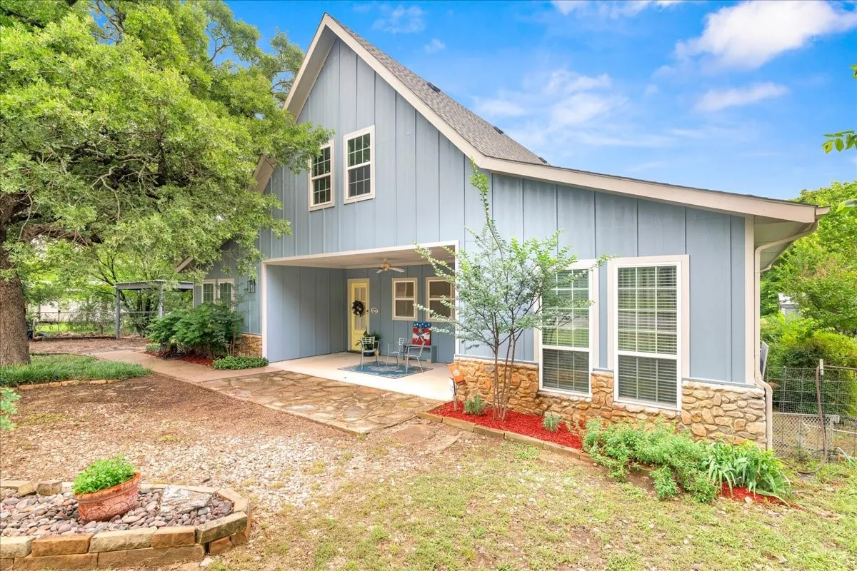 Single Family Residence For Sale in Johnson County , 11024 County Road 528, Mansfield, Texas 76063, 4 Bedroom, 3 Bathroom, Garage spaces, 2,910 Sqft, built in 2015, mls#21254431, Real Estate Agent in Mansfield, Homes For Sale in Johnson county, Homes For Sale in Mansfield, Realtor in Mansfield Texas, Real Estate Brokerage Independent Realty Texas, Luminita Cordes Realtor