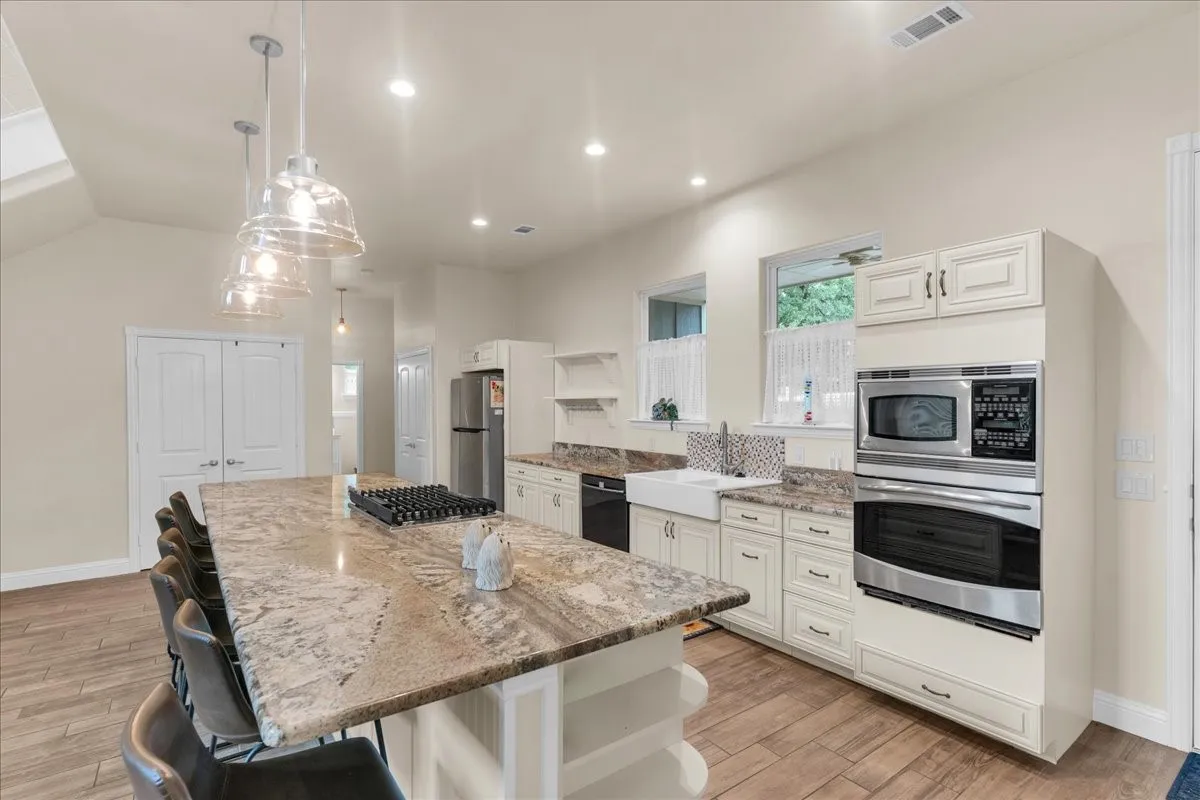 Single Family Residence For Sale in Johnson County , 11024 County Road 528, Mansfield, Texas 76063, 4 Bedroom, 3 Bathroom, Garage spaces, 2,910 Sqft, built in 2015, mls#21254431, Real Estate Agent in Mansfield, Homes For Sale in Johnson county, Homes For Sale in Mansfield, Realtor in Mansfield Texas, Real Estate Brokerage Independent Realty Texas, Luminita Cordes Realtor