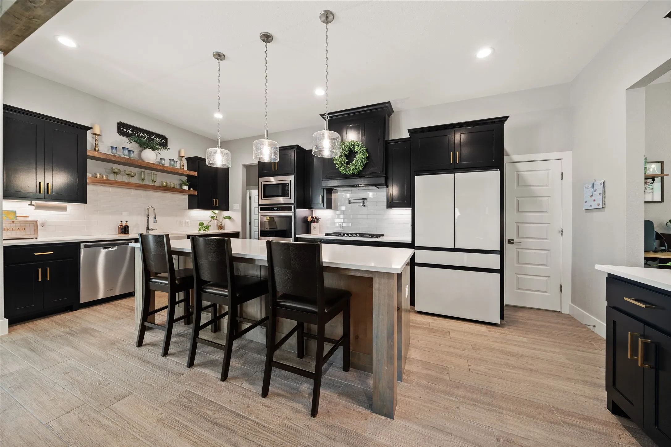 Single Family Residence For Sale in Parker County , 400 Adell Circle, Weatherford, Texas 76088, 4 Bedroom, 3 Bathroom, 3 Garage spaces, 2,482 Sqft, built in 2021, mls#21267670, Real Estate Agent in Weatherford, Homes For Sale in Parker county, Homes For Sale in Weatherford, Realtor in Weatherford Texas, Real Estate Brokerage Independent Realty Texas, Luminita Cordes Realtor