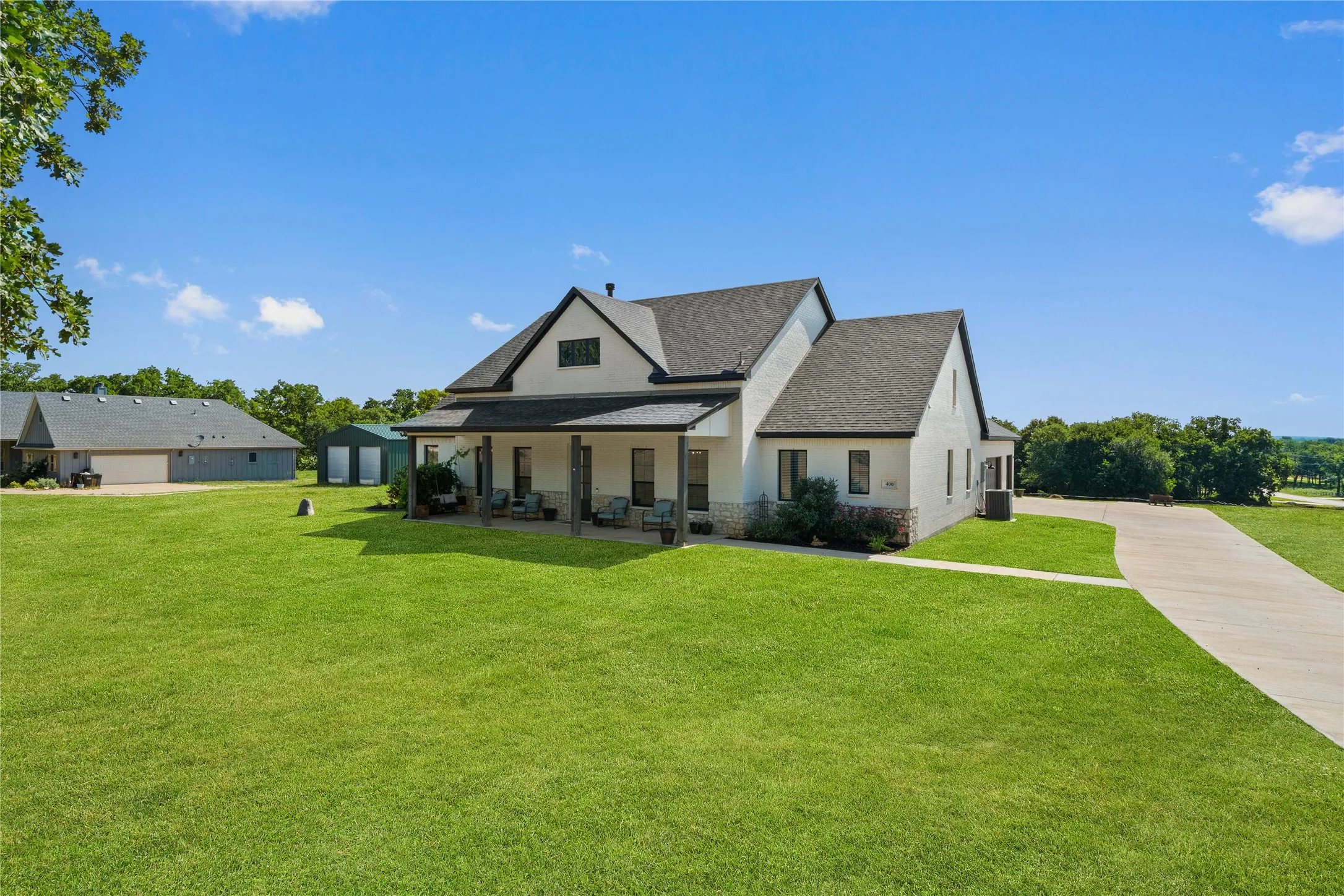 Single Family Residence For Sale in Parker County , 400 Adell Circle, Weatherford, Texas 76088, 4 Bedroom, 3 Bathroom, 3 Garage spaces, 2,482 Sqft, built in 2021, mls#21267670, Real Estate Agent in Weatherford, Homes For Sale in Parker county, Homes For Sale in Weatherford, Realtor in Weatherford Texas, Real Estate Brokerage Independent Realty Texas, Luminita Cordes Realtor