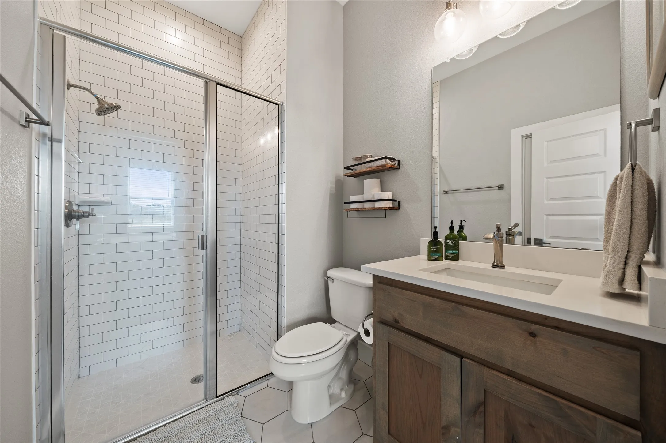Single Family Residence For Sale in Parker County , 400 Adell Circle, Weatherford, Texas 76088, 4 Bedroom, 3 Bathroom, 3 Garage spaces, 2,482 Sqft, built in 2021, mls#21267670, Real Estate Agent in Weatherford, Homes For Sale in Parker county, Homes For Sale in Weatherford, Realtor in Weatherford Texas, Real Estate Brokerage Independent Realty Texas, Luminita Cordes Realtor