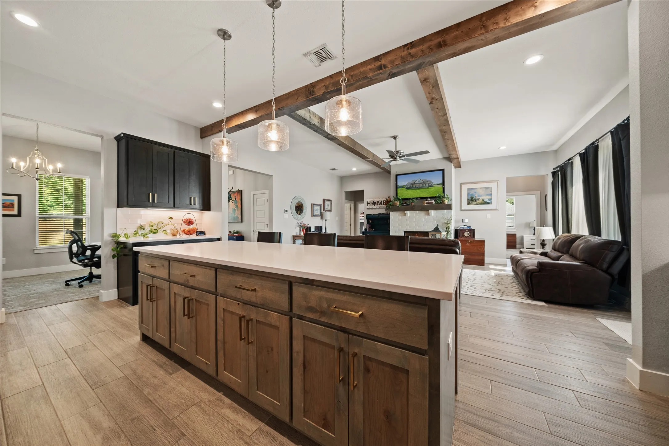 Single Family Residence For Sale in Parker County , 400 Adell Circle, Weatherford, Texas 76088, 4 Bedroom, 3 Bathroom, 3 Garage spaces, 2,482 Sqft, built in 2021, mls#21267670, Real Estate Agent in Weatherford, Homes For Sale in Parker county, Homes For Sale in Weatherford, Realtor in Weatherford Texas, Real Estate Brokerage Independent Realty Texas, Luminita Cordes Realtor