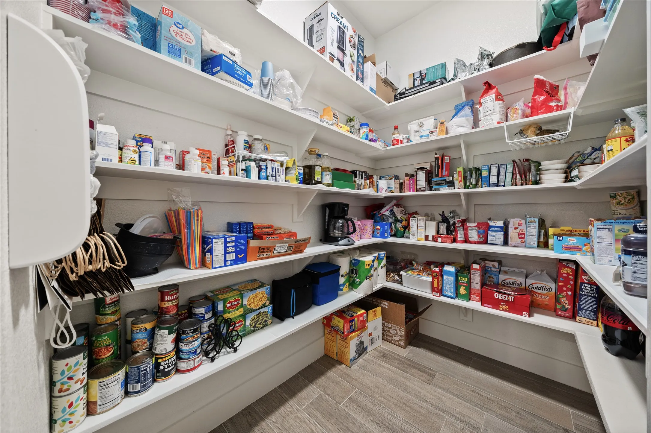 Single Family Residence For Sale in Parker County , 400 Adell Circle, Weatherford, Texas 76088, 4 Bedroom, 3 Bathroom, 3 Garage spaces, 2,482 Sqft, built in 2021, mls#21267670, Real Estate Agent in Weatherford, Homes For Sale in Parker county, Homes For Sale in Weatherford, Realtor in Weatherford Texas, Real Estate Brokerage Independent Realty Texas, Luminita Cordes Realtor