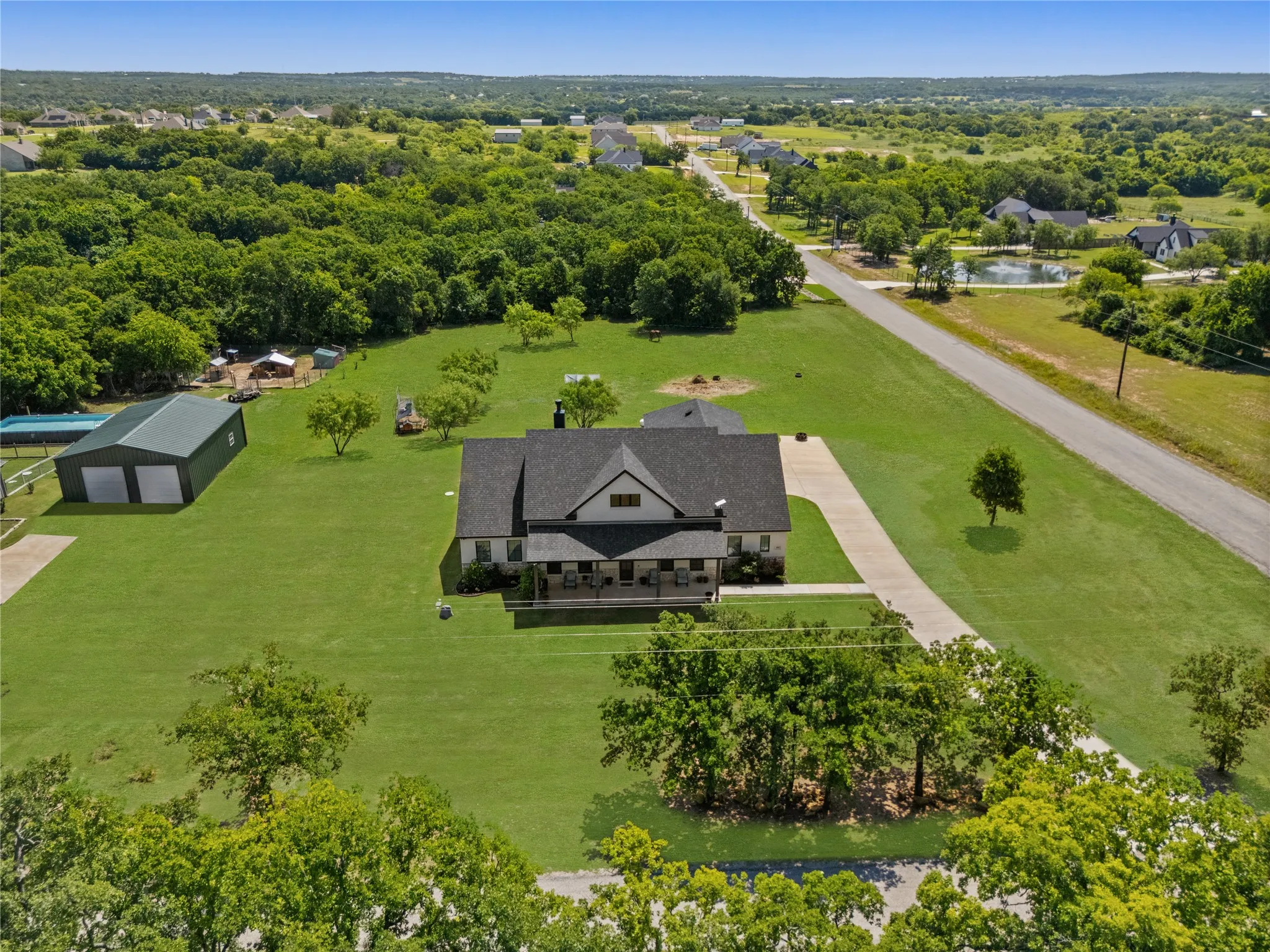 Single Family Residence For Sale in Parker County , 400 Adell Circle, Weatherford, Texas 76088, 4 Bedroom, 3 Bathroom, 3 Garage spaces, 2,482 Sqft, built in 2021, mls#21267670, Real Estate Agent in Weatherford, Homes For Sale in Parker county, Homes For Sale in Weatherford, Realtor in Weatherford Texas, Real Estate Brokerage Independent Realty Texas, Luminita Cordes Realtor