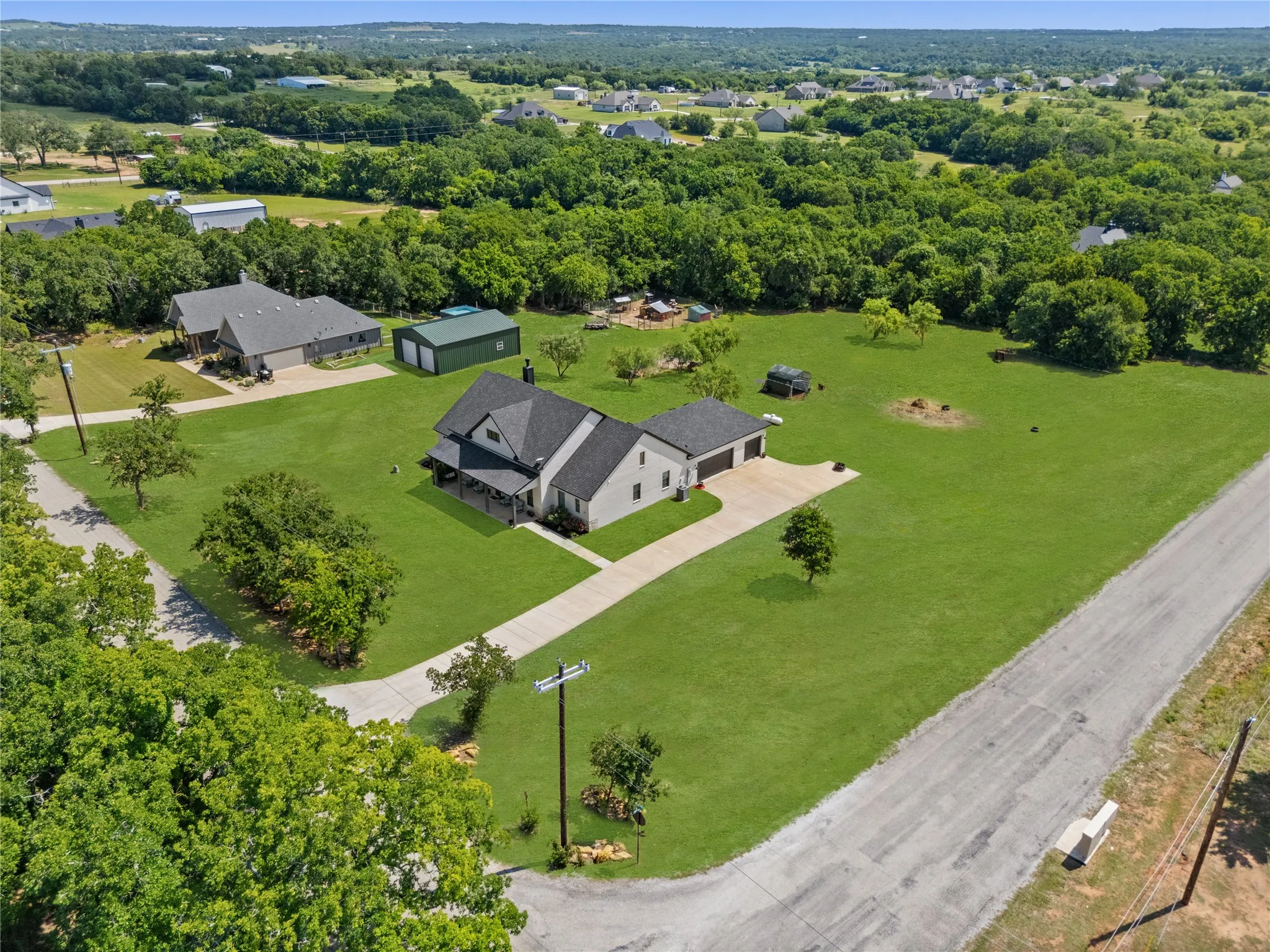 Single Family Residence For Sale in Parker County , 400 Adell Circle, Weatherford, Texas 76088, 4 Bedroom, 3 Bathroom, 3 Garage spaces, 2,482 Sqft, built in 2021, mls#21267670, Real Estate Agent in Weatherford, Homes For Sale in Parker county, Homes For Sale in Weatherford, Realtor in Weatherford Texas, Real Estate Brokerage Independent Realty Texas, Luminita Cordes Realtor