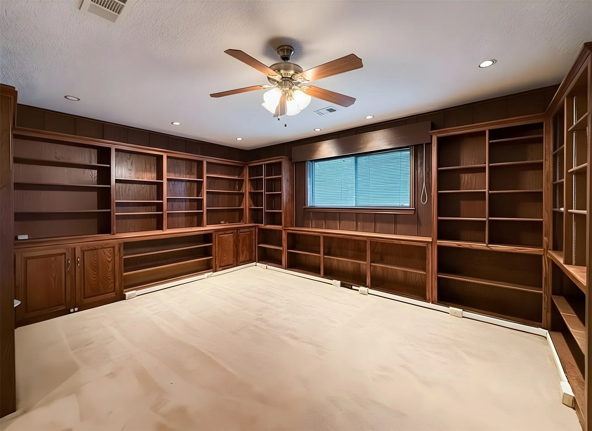 Single Family Residence For Sale in Denton County , 13001 Stonebridge Road, Argyle, Texas 76226, 5 Bedroom, 6 Bathroom, 3 Garage spaces, 4,437 Sqft, built in 1974, mls#21267488, Real Estate Agent in Argyle, Homes For Sale in Denton county, Homes For Sale in Argyle, Realtor in Argyle Texas, Real Estate Brokerage Independent Realty Texas, Luminita Cordes Realtor