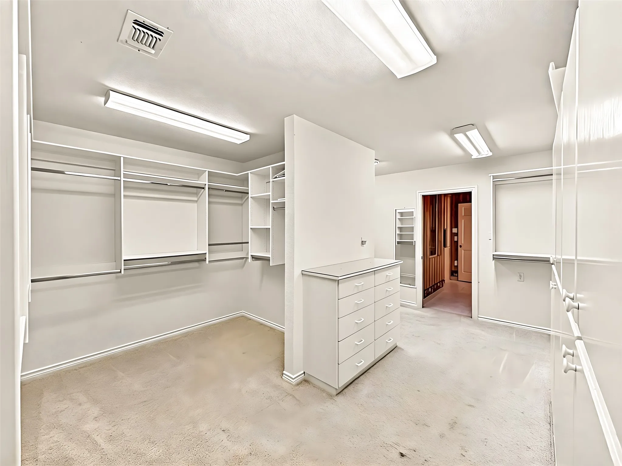 Single Family Residence For Sale in Denton County , 13001 Stonebridge Road, Argyle, Texas 76226, 5 Bedroom, 6 Bathroom, 3 Garage spaces, 4,437 Sqft, built in 1974, mls#21267488, Real Estate Agent in Argyle, Homes For Sale in Denton county, Homes For Sale in Argyle, Realtor in Argyle Texas, Real Estate Brokerage Independent Realty Texas, Luminita Cordes Realtor