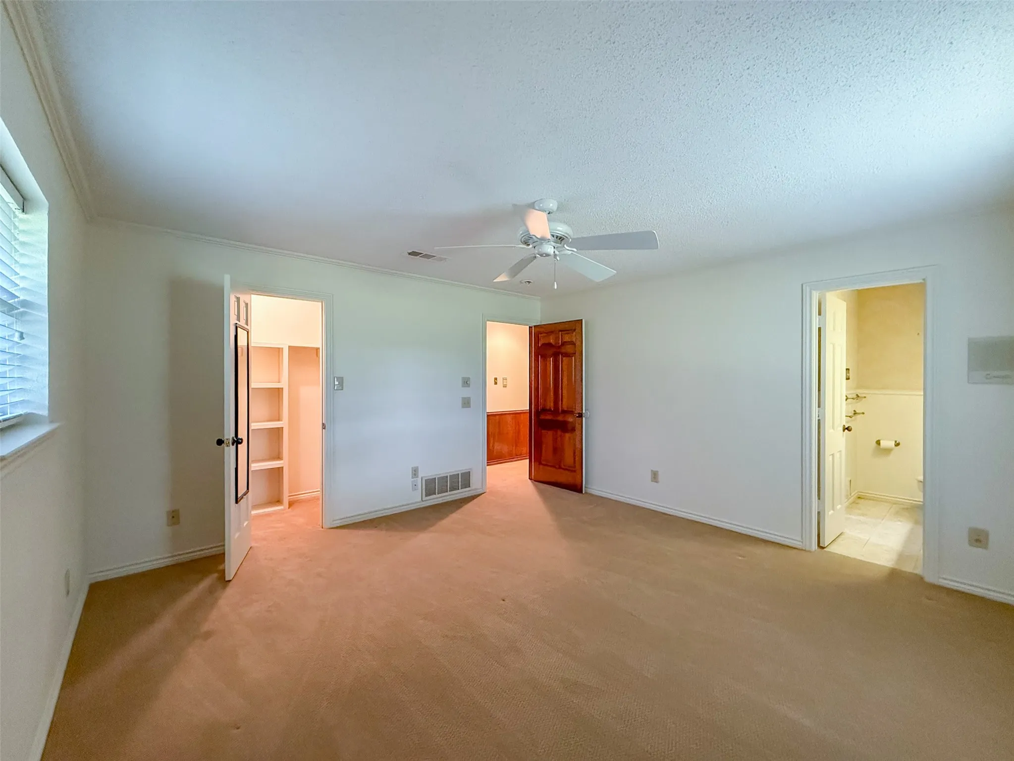Single Family Residence For Sale in Denton County , 13001 Stonebridge Road, Argyle, Texas 76226, 5 Bedroom, 6 Bathroom, 3 Garage spaces, 4,437 Sqft, built in 1974, mls#21267488, Real Estate Agent in Argyle, Homes For Sale in Denton county, Homes For Sale in Argyle, Realtor in Argyle Texas, Real Estate Brokerage Independent Realty Texas, Luminita Cordes Realtor