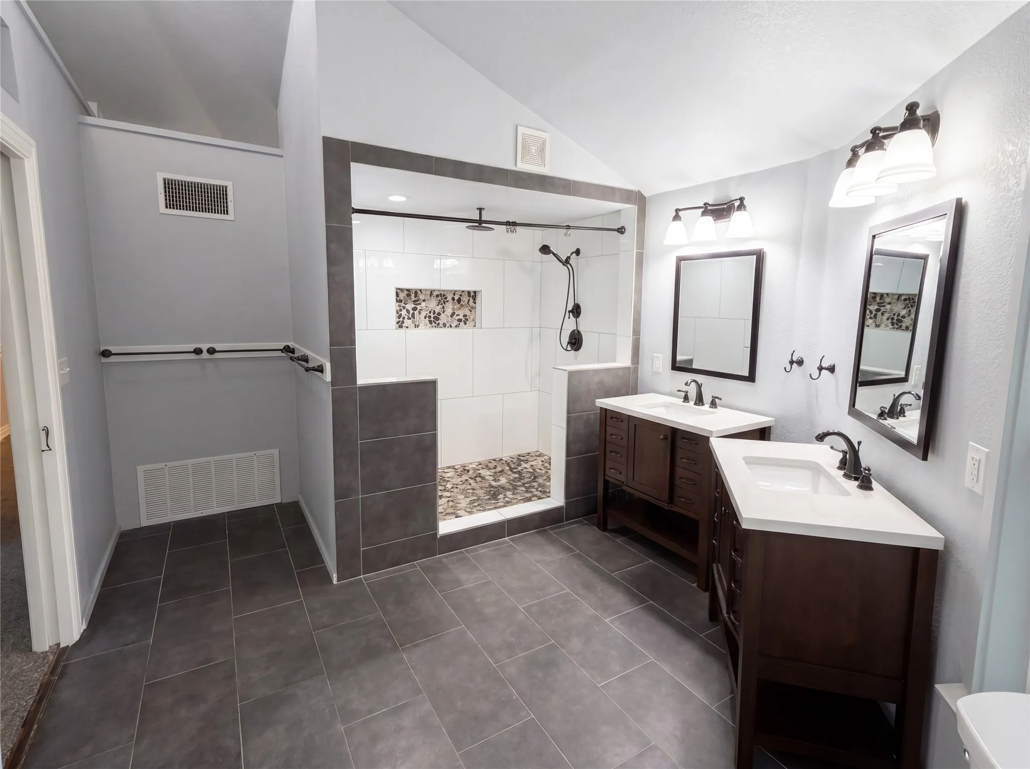 Single Family Residence For Sale in Dallas County , 11083 Erhard Drive, Dallas, Texas 75228, 4 Bedroom, 4 Bathroom, 2 Garage spaces, 4,395 Sqft, built in 1955, mls#21267825, Real Estate Agent in Dallas, Homes For Sale in Dallas county, Homes For Sale in Dallas, Realtor in Dallas Texas, Real Estate Brokerage Independent Realty Texas, Luminita Cordes Realtor