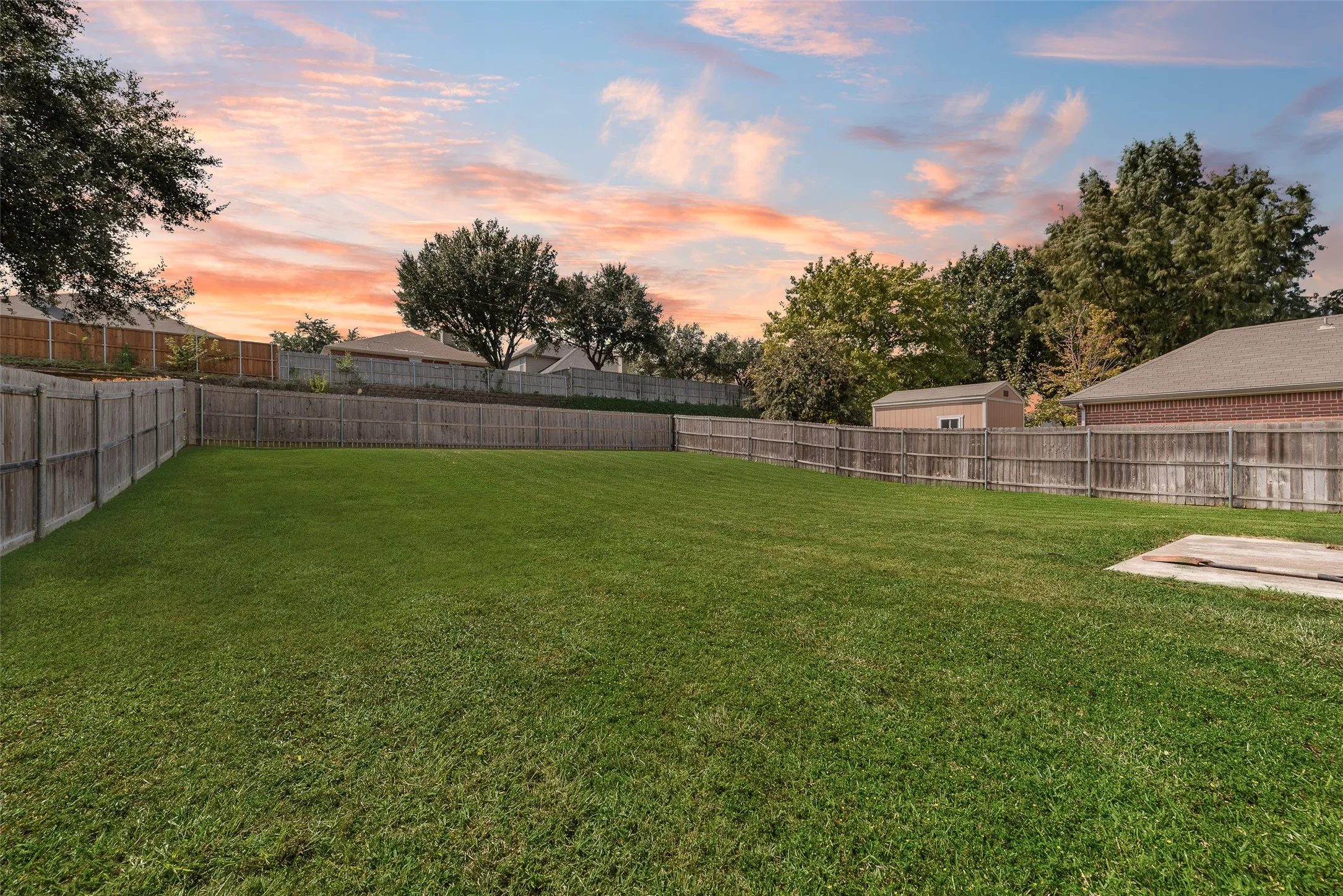 Single Family Residence For Sale in Rockwall County , 461 Sonoma Drive, Rockwall, Texas 75087, 5 Bedrooms, 3 Bathrooms, 2 Garage spaces, 3,070 Sqft, built in 2004, Price $415,000, mls#21266175, Real Estate Agent in Rockwall, Homes For Sale in Rockwall county, Homes For Sale in Rockwall, Realtor in Rockwall Texas, Real Estate Brokerage Independent Realty Texas, Luminita Cordes Realtor
