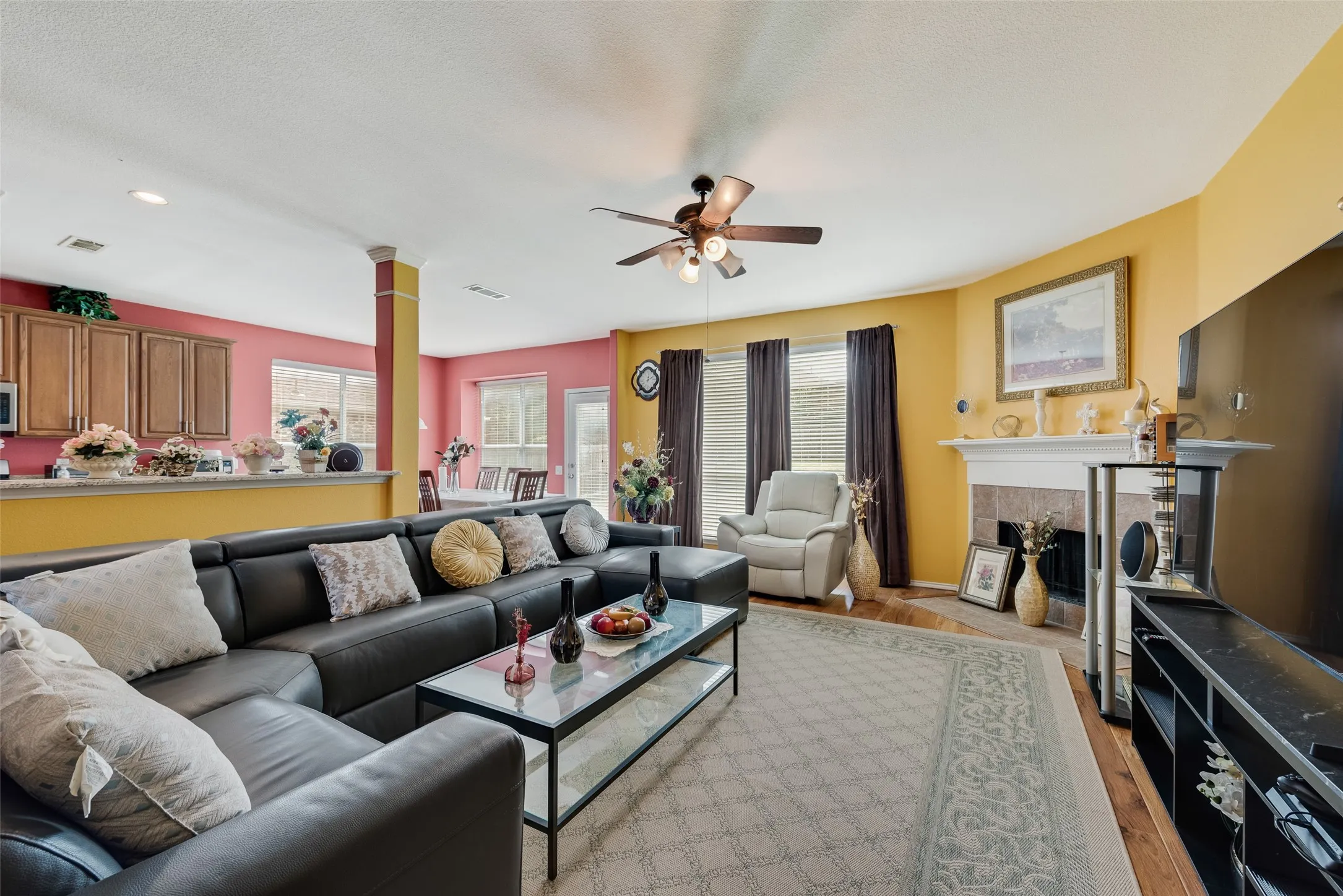 Single Family Residence For Sale in Rockwall County , 461 Sonoma Drive, Rockwall, Texas 75087, 5 Bedrooms, 3 Bathrooms, 2 Garage spaces, 3,070 Sqft, built in 2004, Price $415,000, mls#21266175, Real Estate Agent in Rockwall, Homes For Sale in Rockwall county, Homes For Sale in Rockwall, Realtor in Rockwall Texas, Real Estate Brokerage Independent Realty Texas, Luminita Cordes Realtor